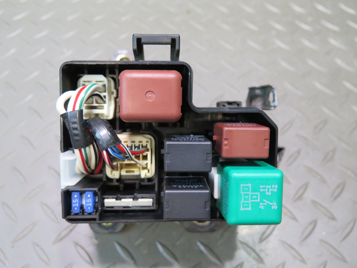 01-05 Lexus JZS160L GS430 GS300 Under Hood Fuse Relay Box OEM