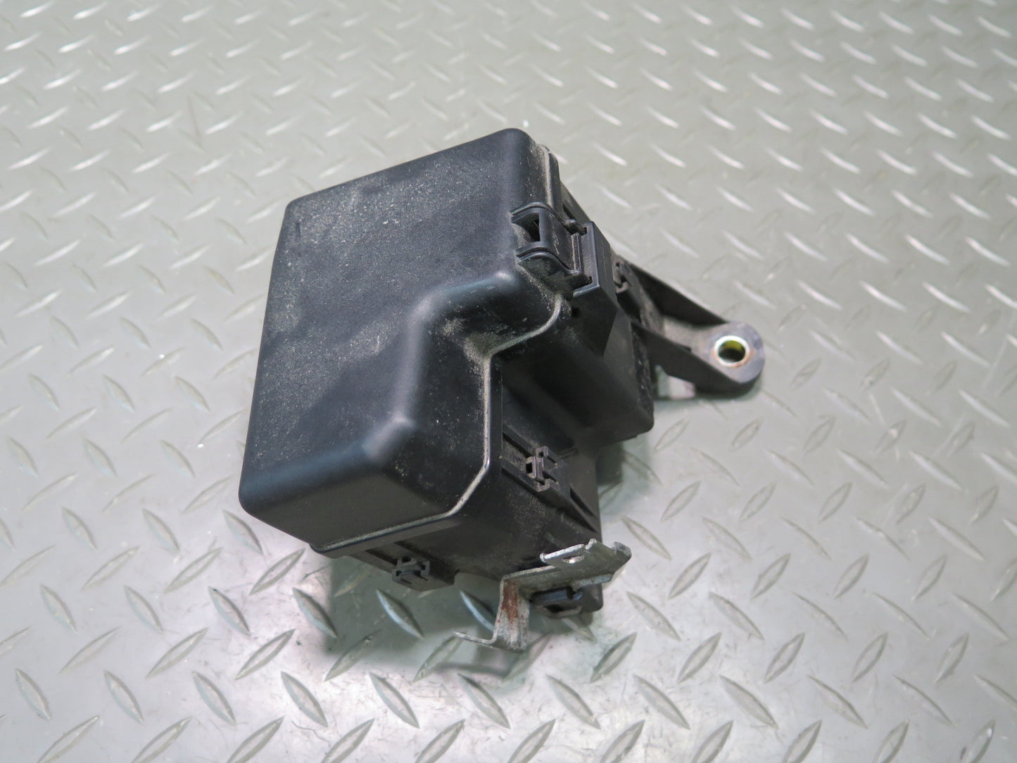 01-05 Lexus JZS160L GS430 GS300 Under Hood Fuse Relay Box OEM