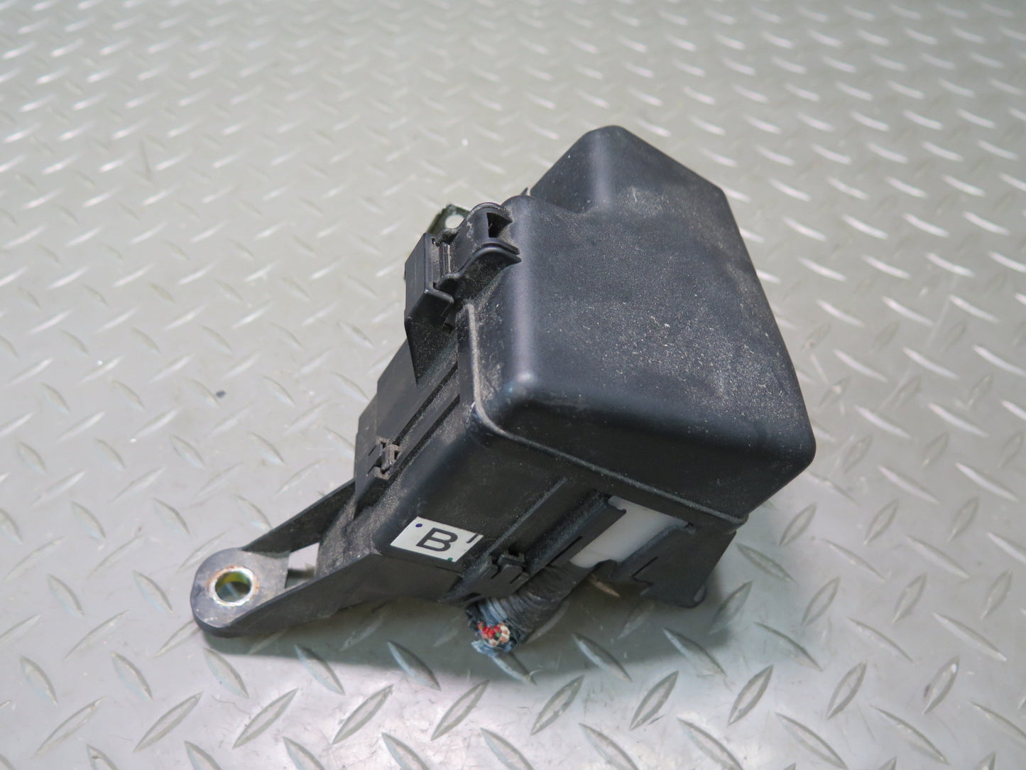 01-05 Lexus JZS160L GS430 GS300 Under Hood Fuse Relay Box OEM