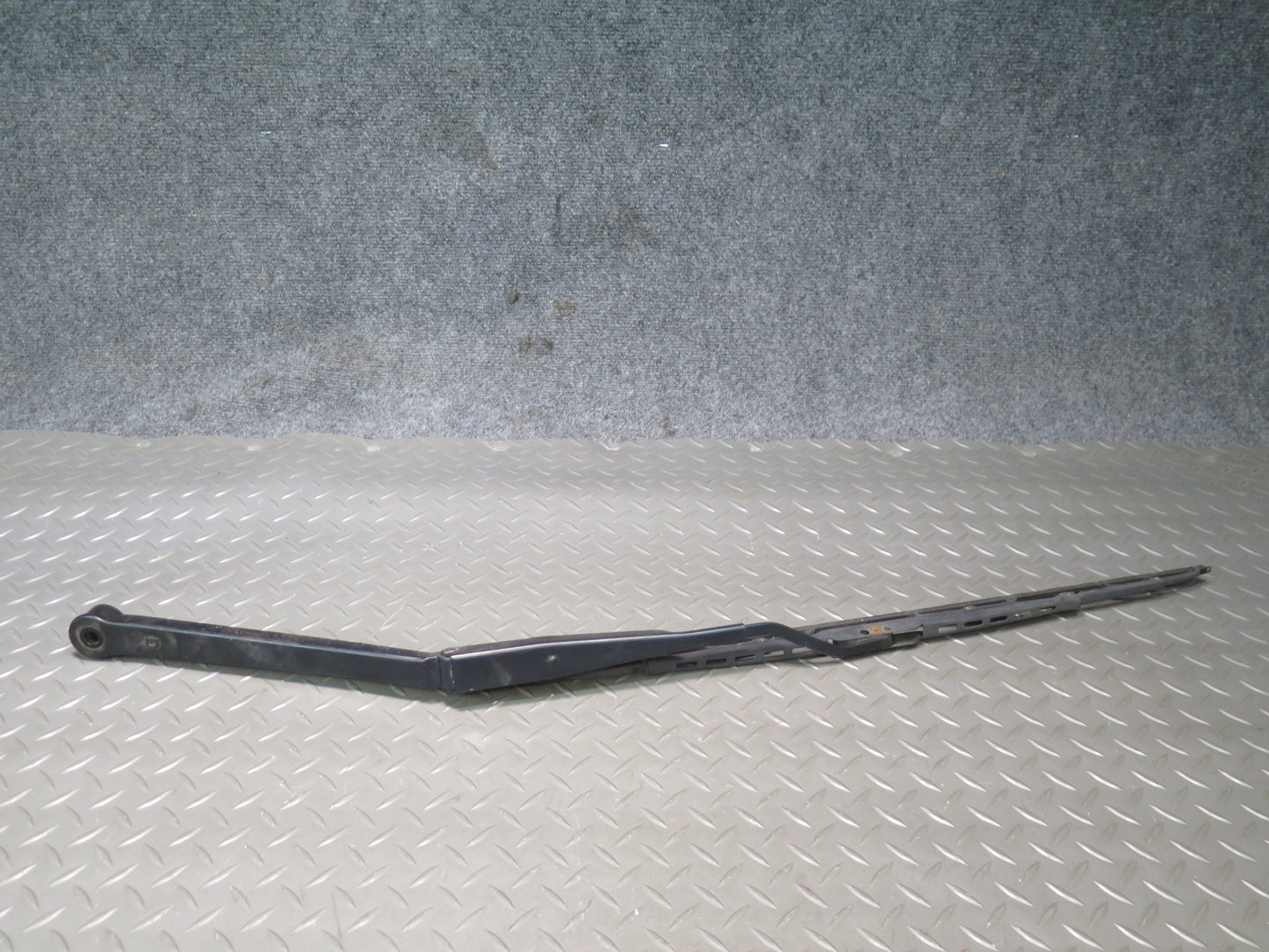 98-05 Lexus UZS161L GS300 GS400 GS430 Set of 2 Front Left & Right Wiper Arm OEM