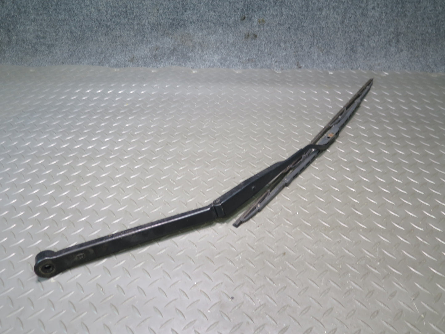 98-05 Lexus UZS161L GS300 GS400 GS430 Set of 2 Front Left & Right Wiper Arm OEM