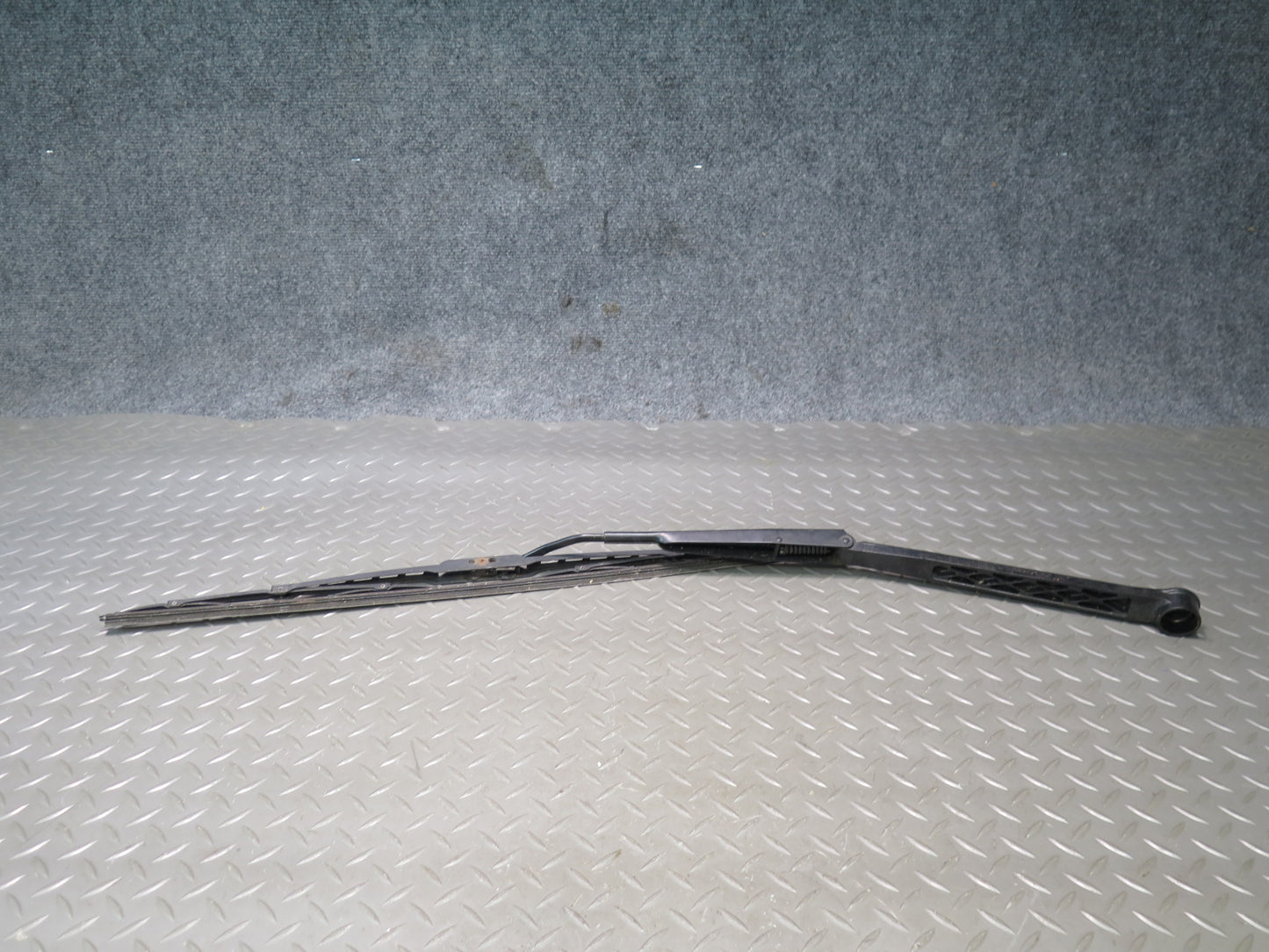 98-05 Lexus UZS161L GS300 GS400 GS430 Set of 2 Front Left & Right Wiper Arm OEM