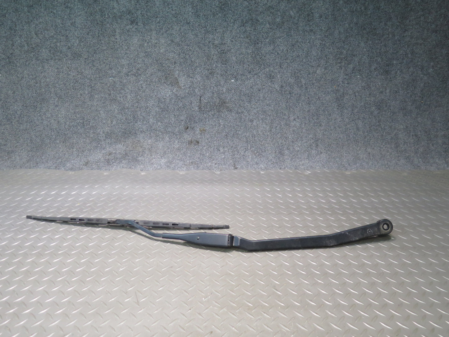 98-05 Lexus UZS161L GS300 GS400 GS430 Set of 2 Front Left & Right Wiper Arm OEM