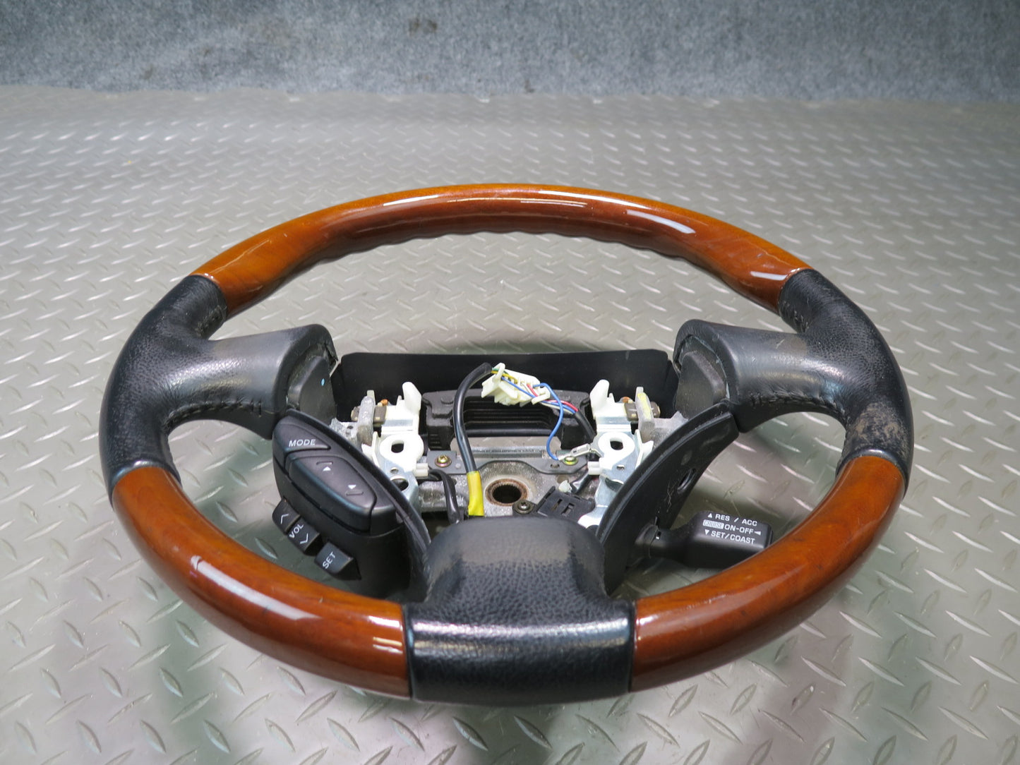 2004 Lexus UZS161L GS300 GS430 Leather Wood Steering w Controls OEM