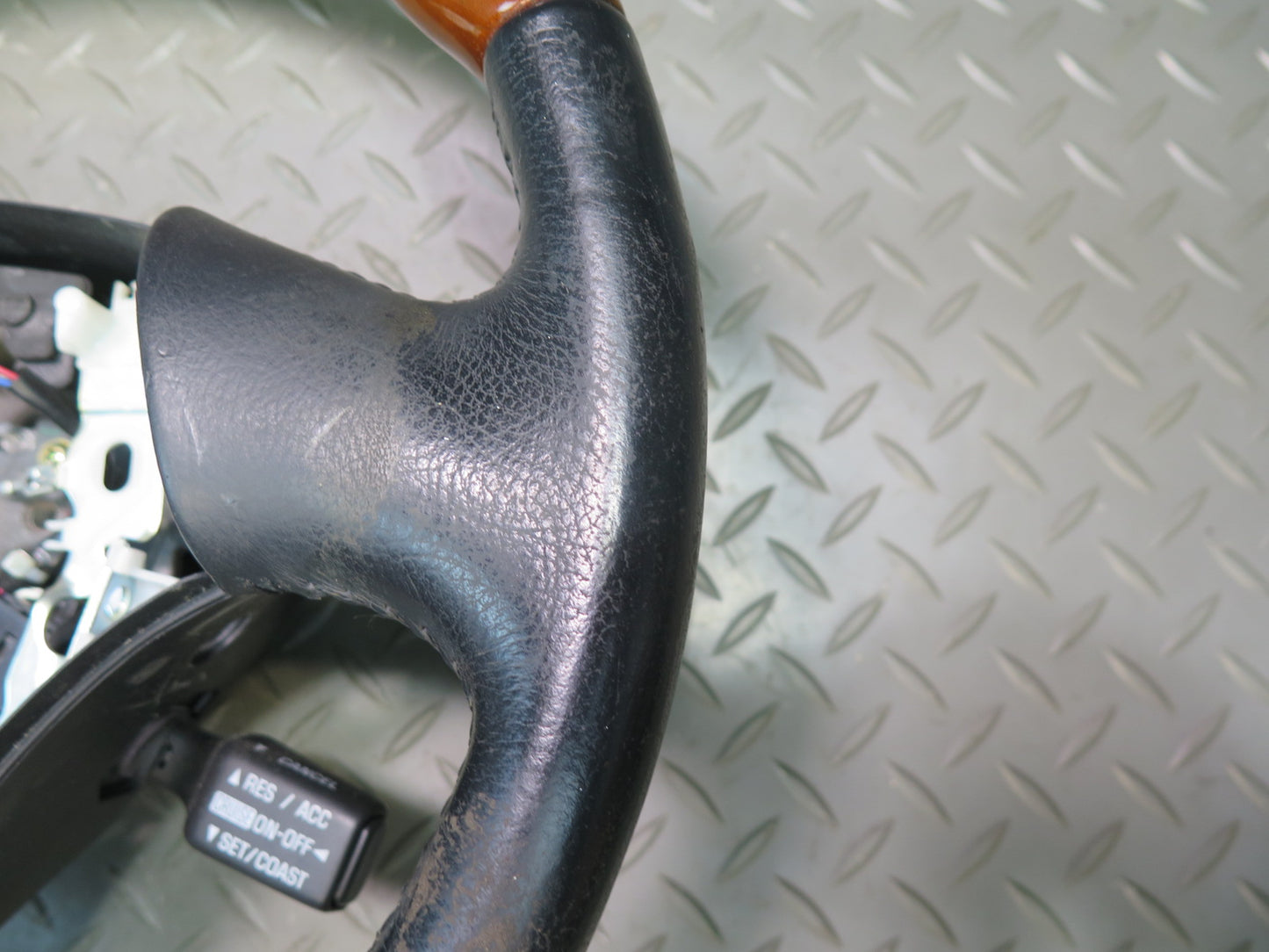 2004 Lexus UZS161L GS300 GS430 Leather Wood Steering w Controls OEM