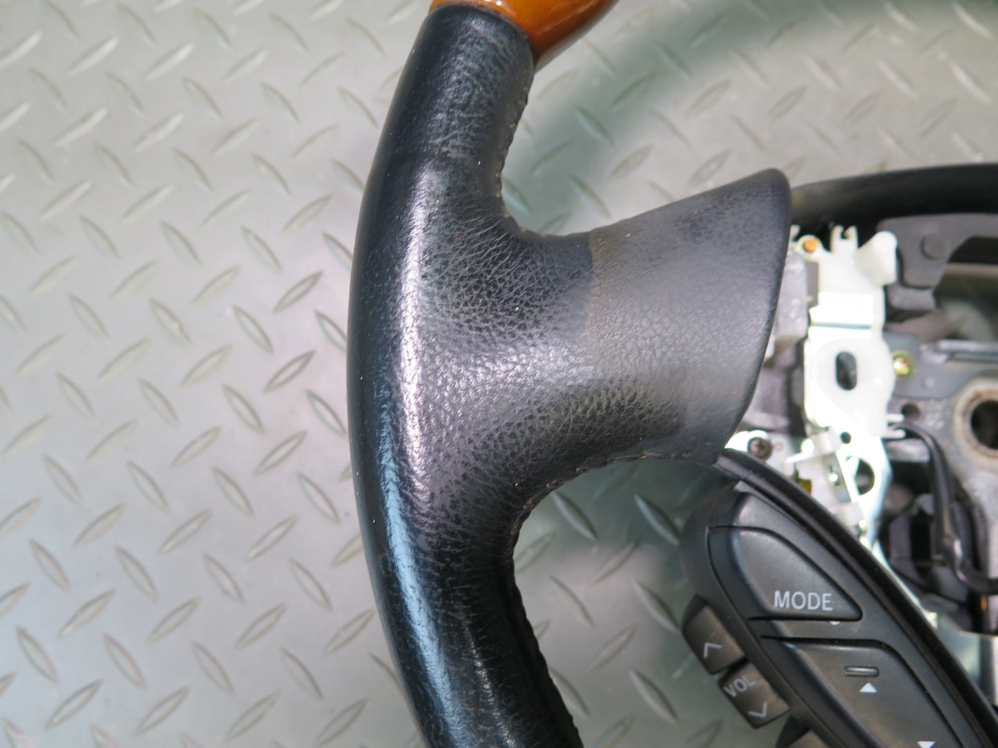 2004 Lexus UZS161L GS300 GS430 Leather Wood Steering w Controls OEM