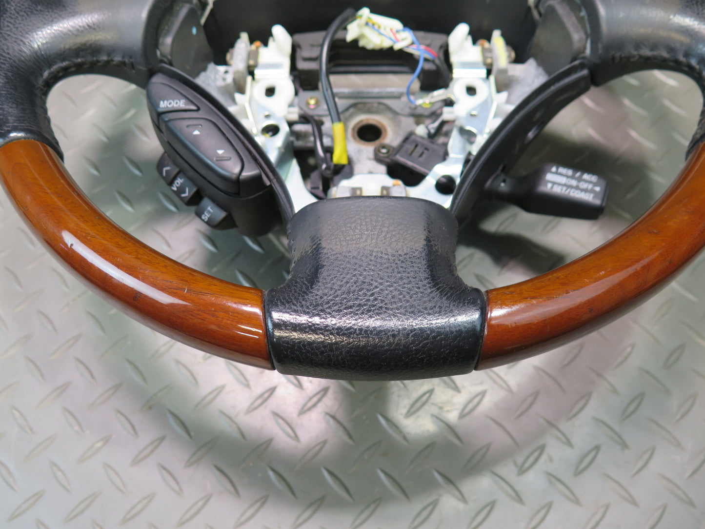 2004 Lexus UZS161L GS300 GS430 Leather Wood Steering w Controls OEM