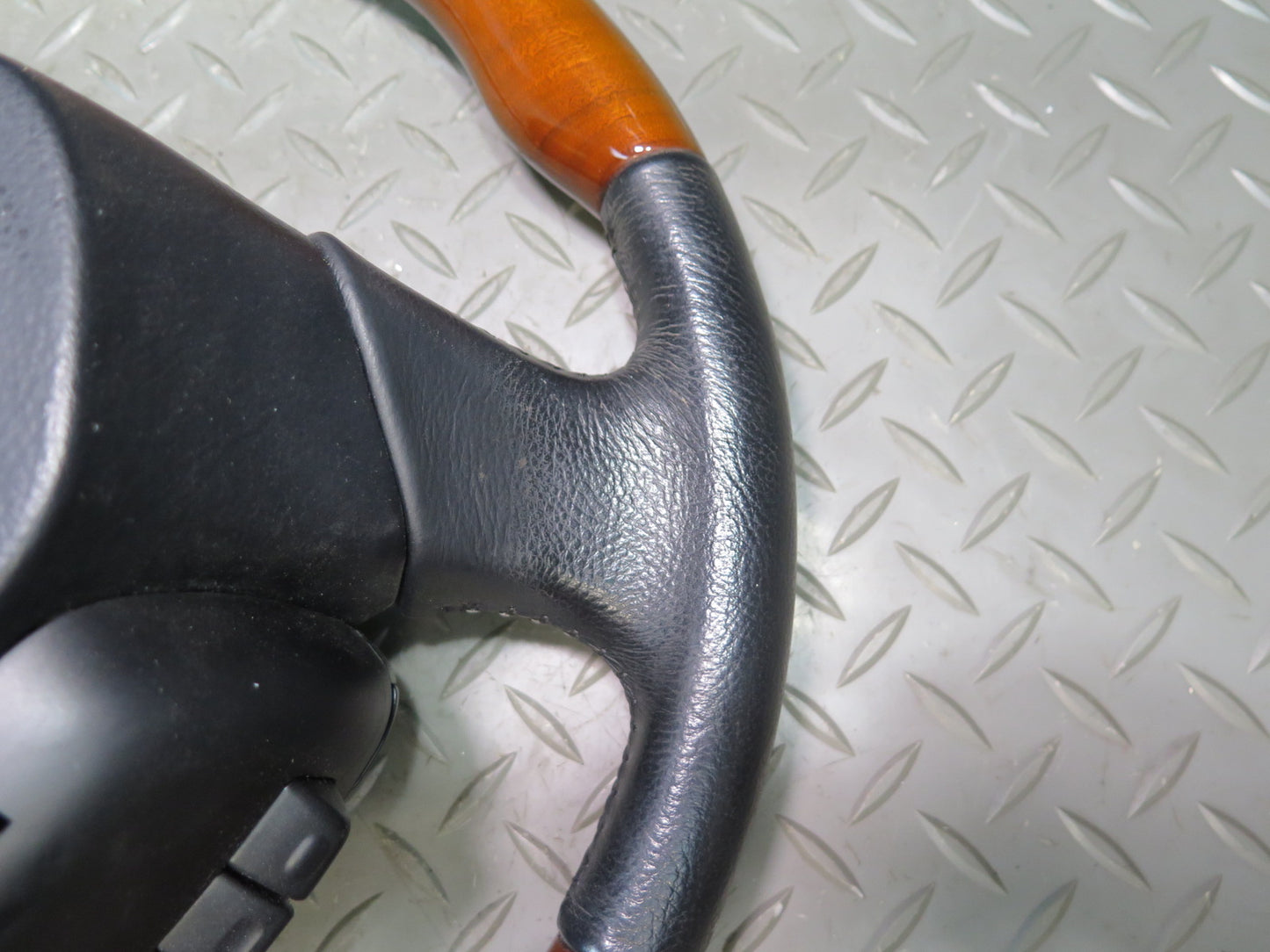 2004 Lexus UZS161L GS300 GS430 Leather Wood Steering w Controls OEM