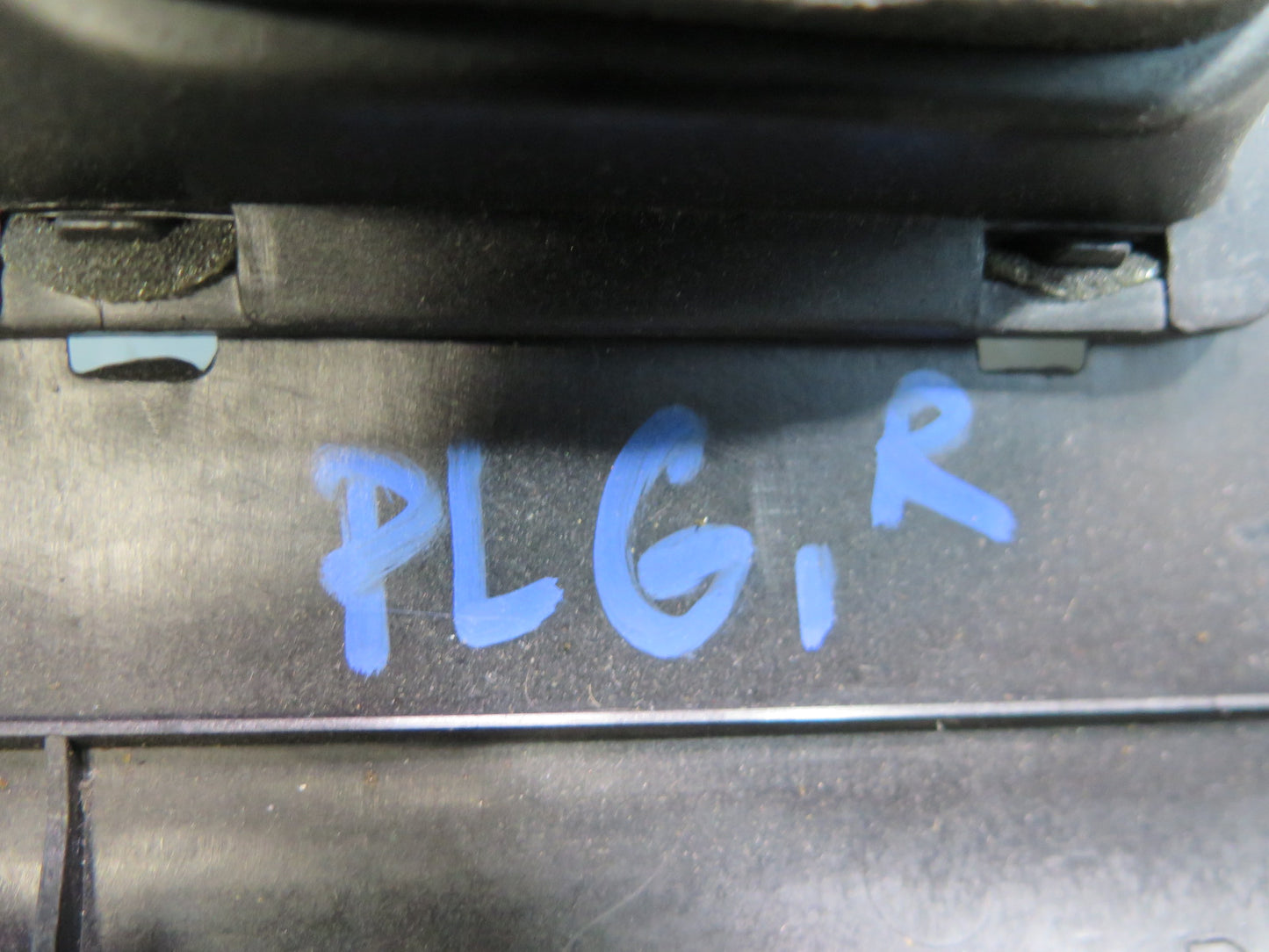 98-05 Lexus UZS161L GS300 GS400 GS430 Dash Front Right Knee Trim Panel OEM