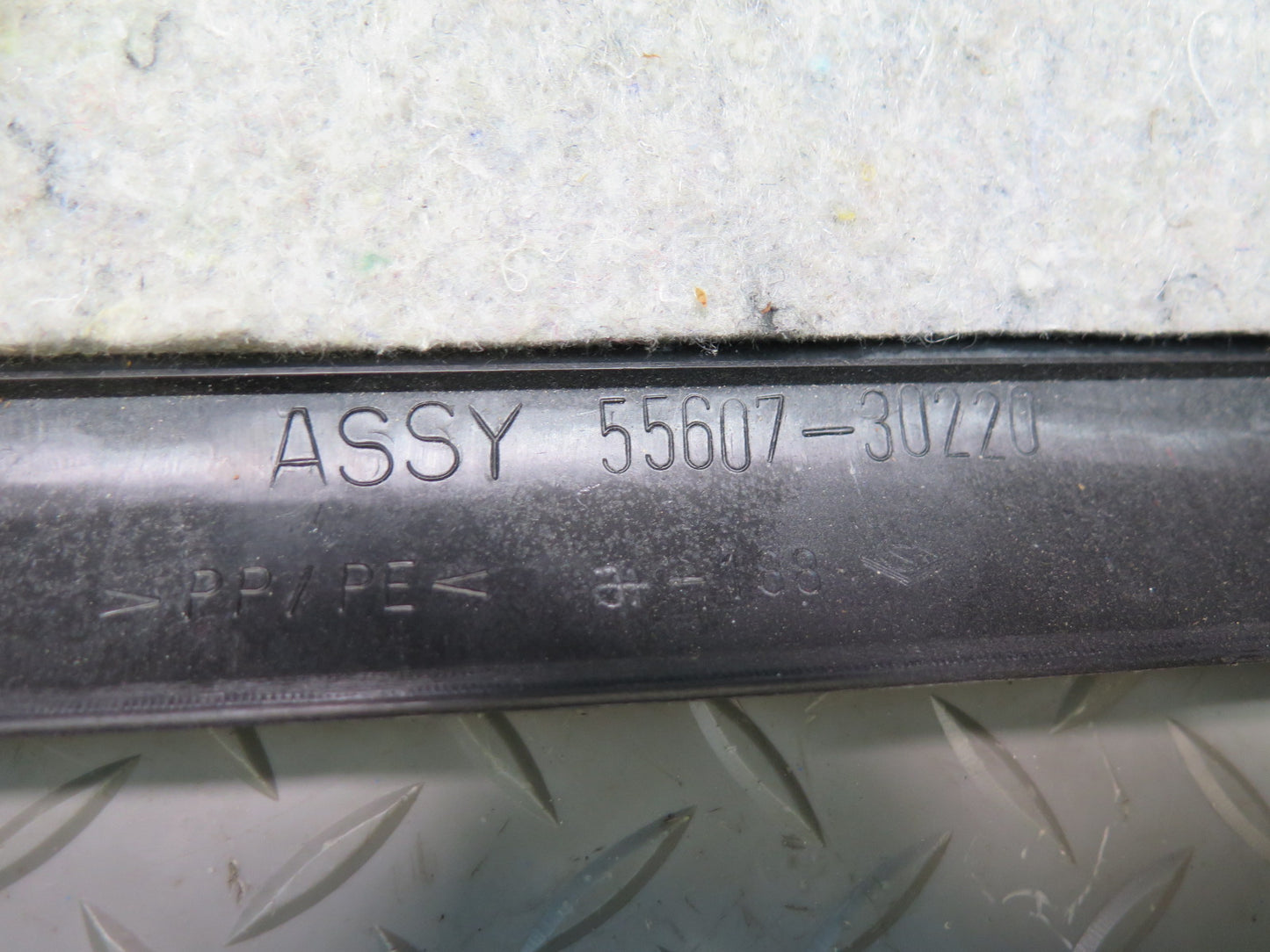 98-05 Lexus UZS161L GS300 GS400 GS430 Dash Front Right Knee Trim Panel OEM