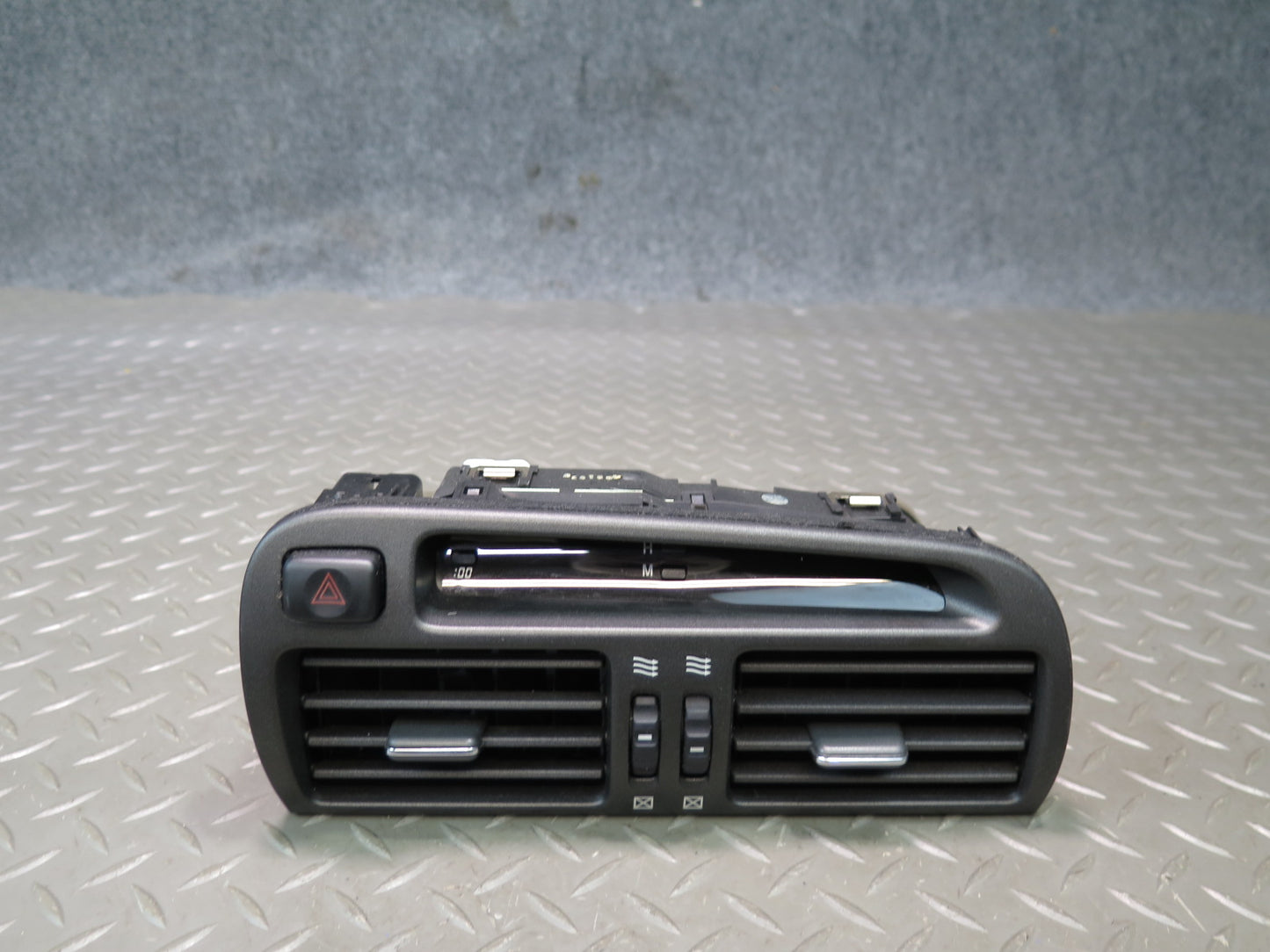 98-05 Lexus UZS161L GS300 GS400 GS430 Dash Front Center Air Vent w Clock OEM