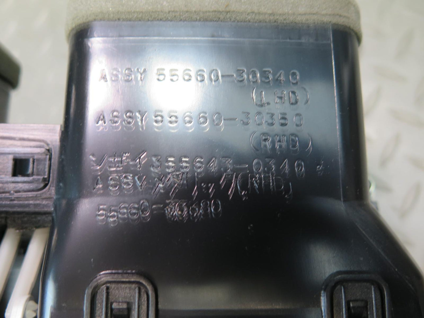 98-05 Lexus UZS161L GS300 GS400 GS430 Dash Front Center Air Vent w Clock OEM