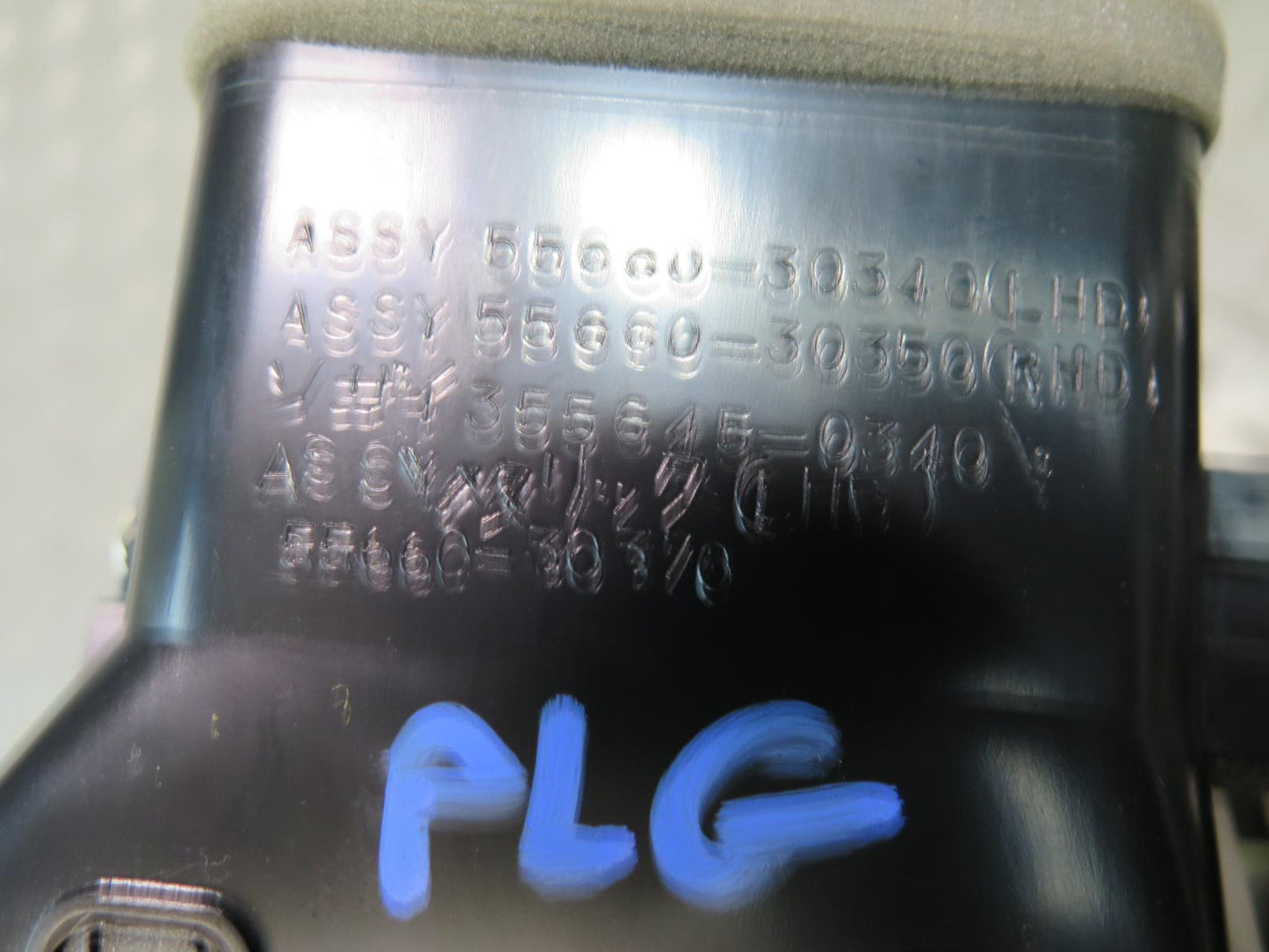 98-05 Lexus UZS161L GS300 GS400 GS430 Dash Front Center Air Vent w Clock OEM