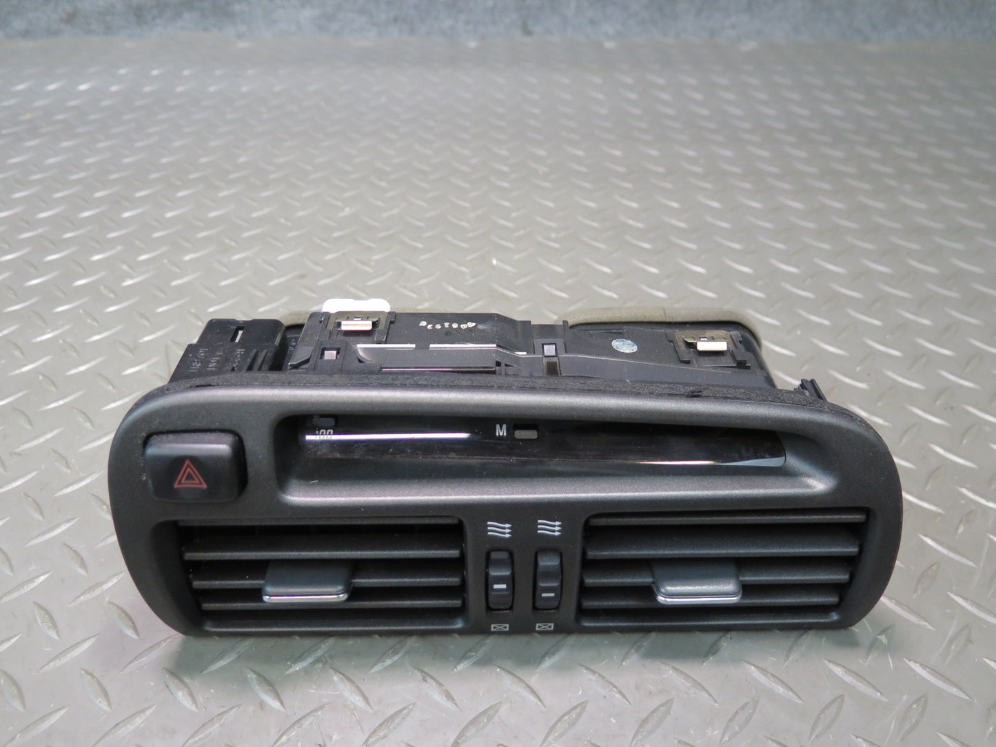 98-05 Lexus UZS161L GS300 GS400 GS430 Dash Front Center Air Vent w Clock OEM