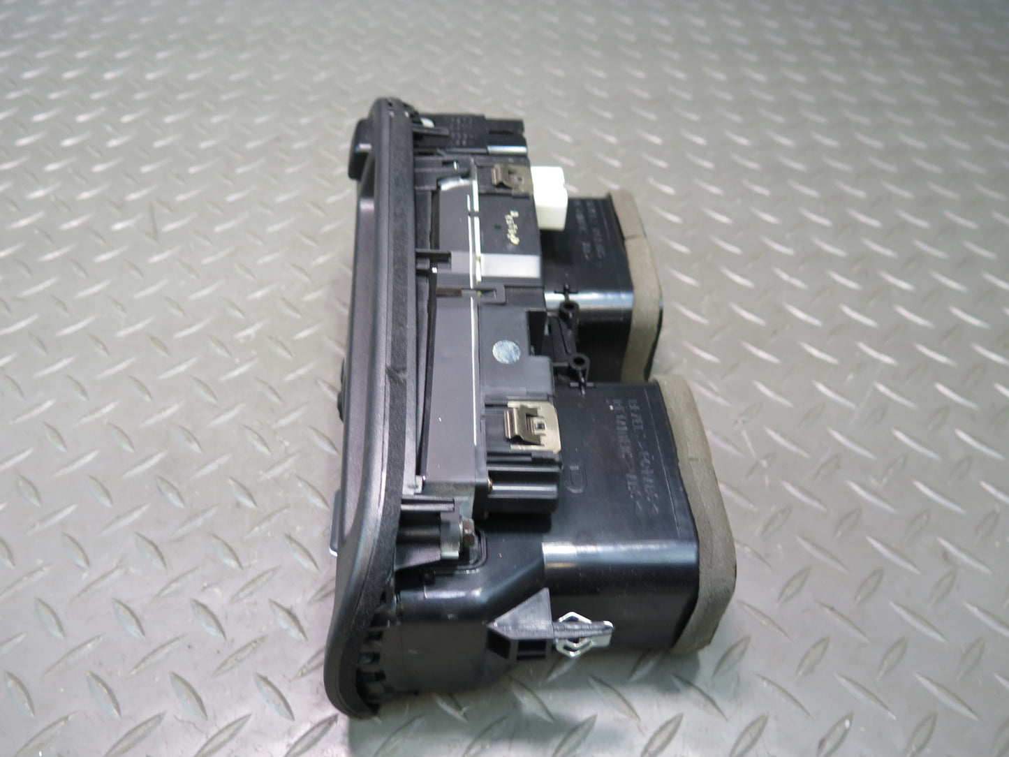 98-05 Lexus UZS161L GS300 GS400 GS430 Dash Front Center Air Vent w Clock OEM