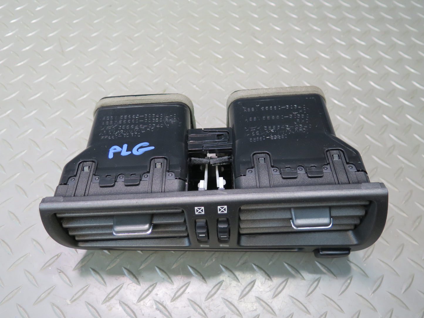 98-05 Lexus UZS161L GS300 GS400 GS430 Dash Front Center Air Vent w Clock OEM