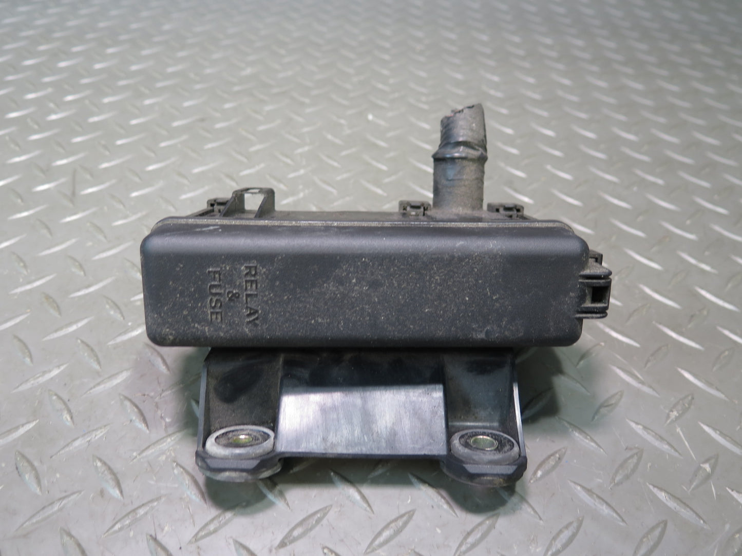 01-05 Lexus UZS161L GS430 Underhood Fuse Relay Box 3138XA1 OEM