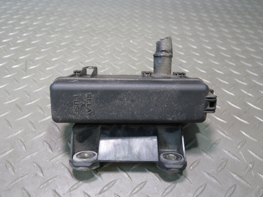 01-05 Lexus UZS161L GS430 Underhood Fuse Relay Box 3138XA1 OEM