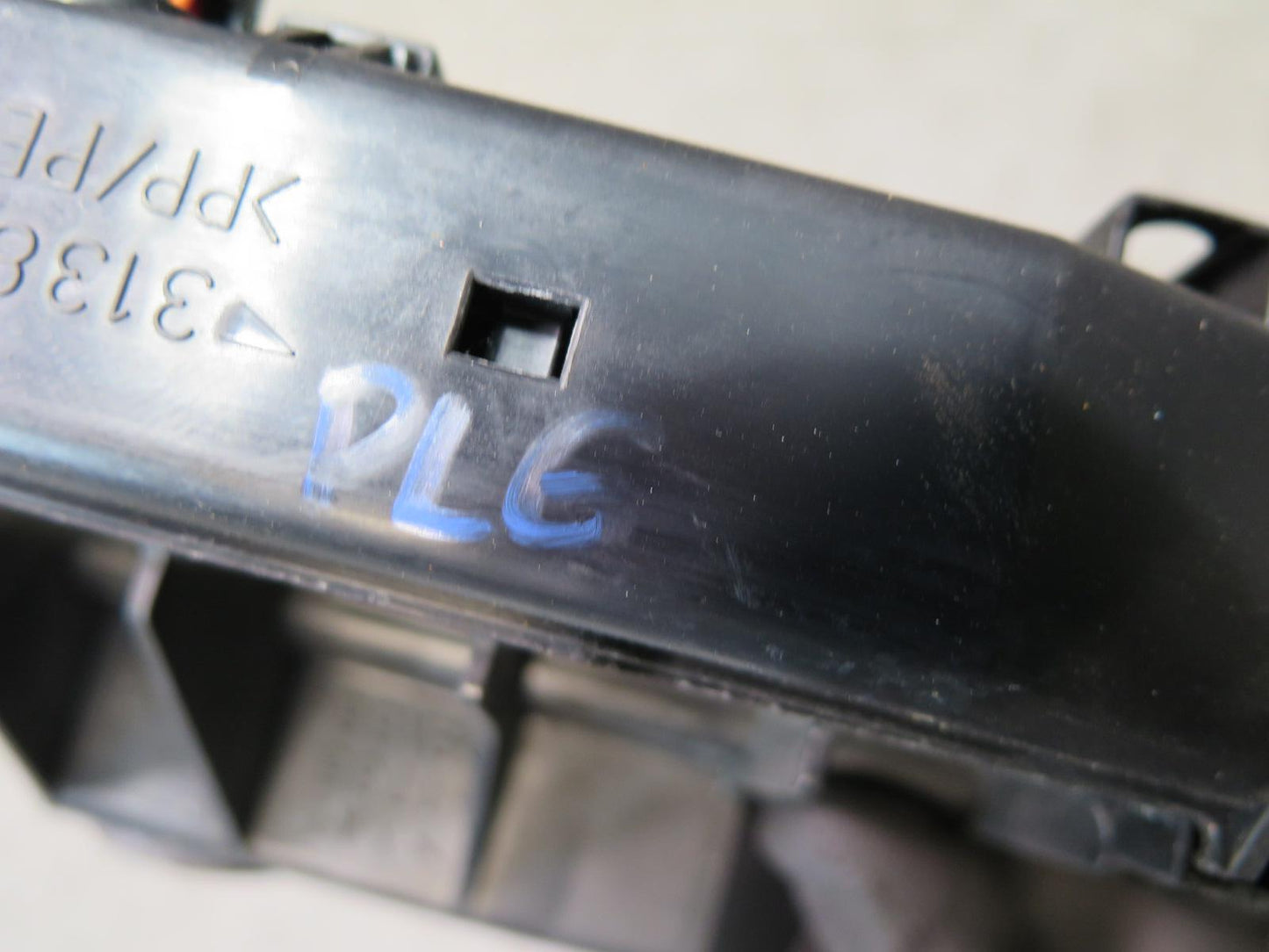 01-05 Lexus UZS161L GS430 Underhood Fuse Relay Box 3138XA1 OEM