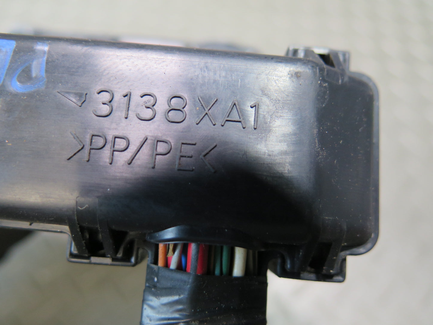 01-05 Lexus UZS161L GS430 Underhood Fuse Relay Box 3138XA1 OEM