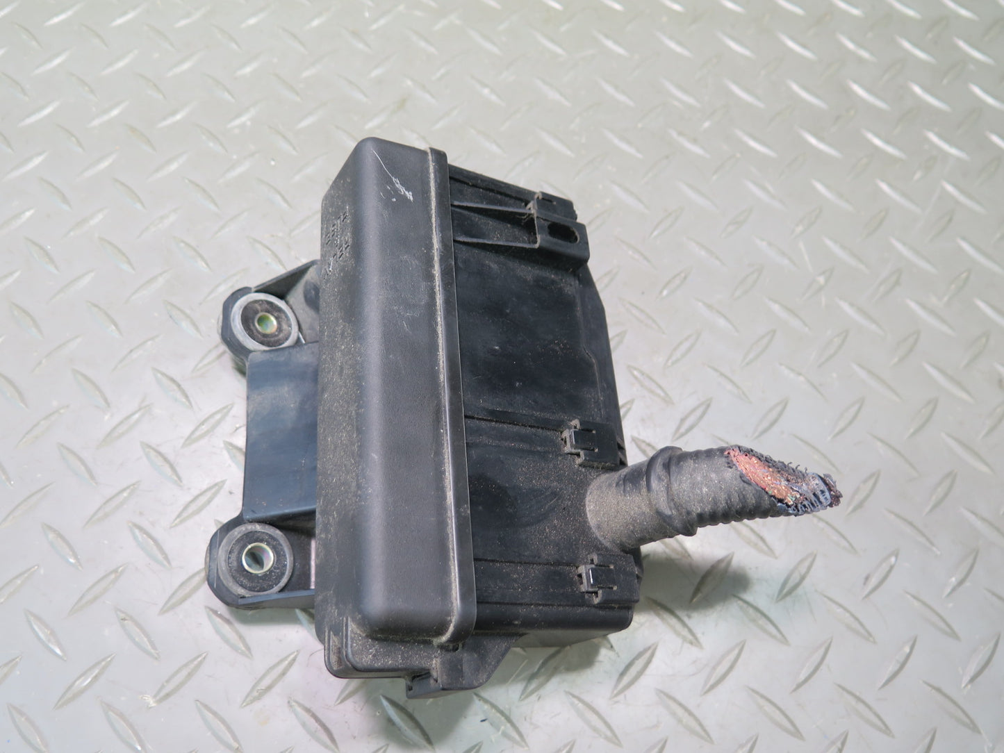 01-05 Lexus UZS161L GS430 Underhood Fuse Relay Box 3138XA1 OEM