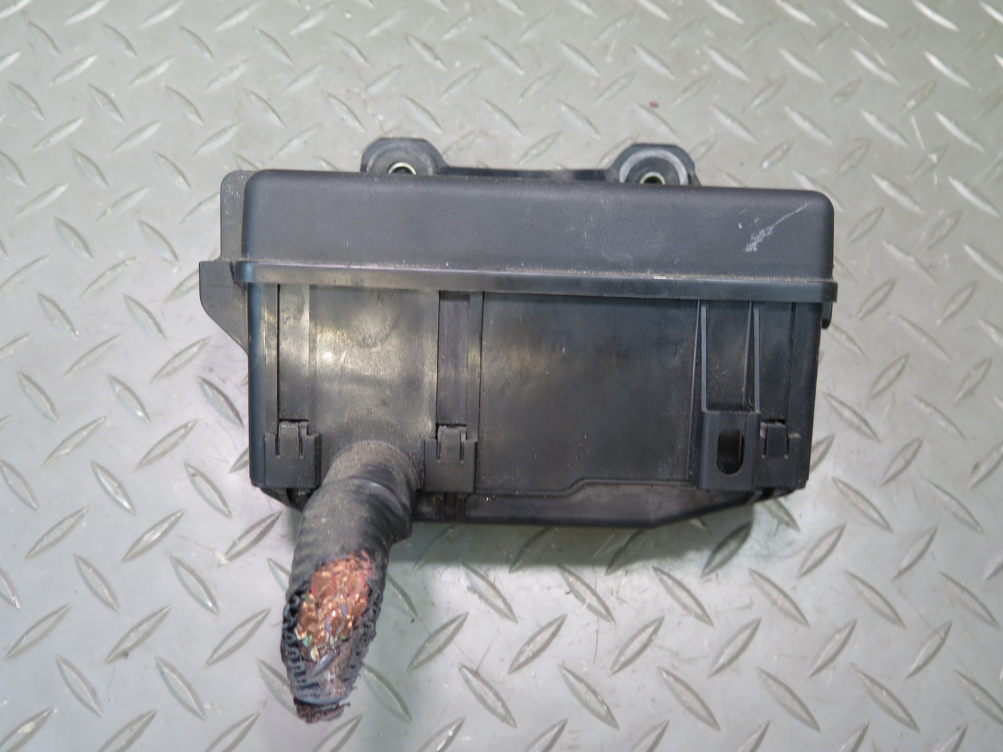 01-05 Lexus UZS161L GS430 Underhood Fuse Relay Box 3138XA1 OEM