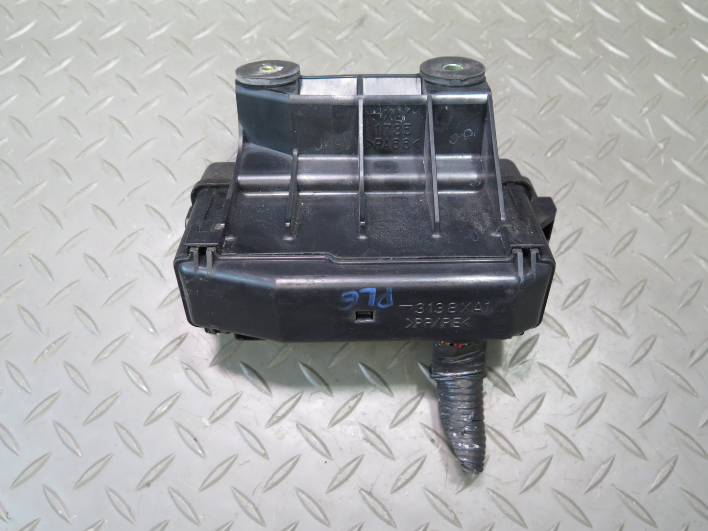 01-05 Lexus UZS161L GS430 Underhood Fuse Relay Box 3138XA1 OEM