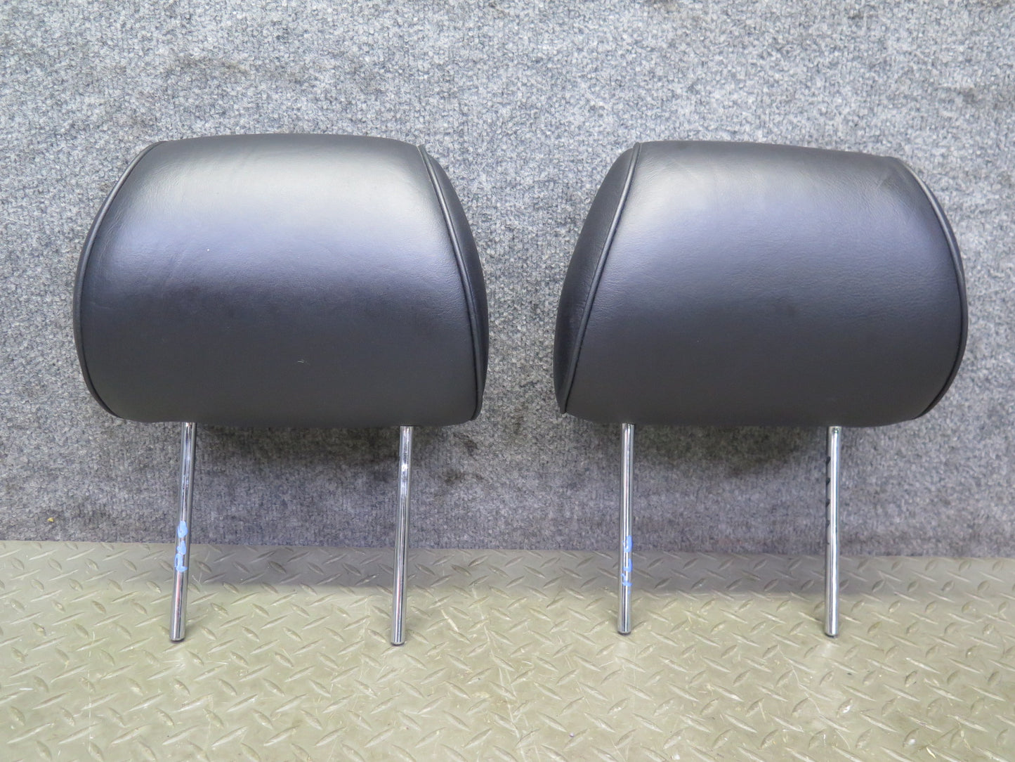 03-05 Lexus UZS161L GS300 GS430 Set of 2 Front Seat Leather Headrest Black OEM