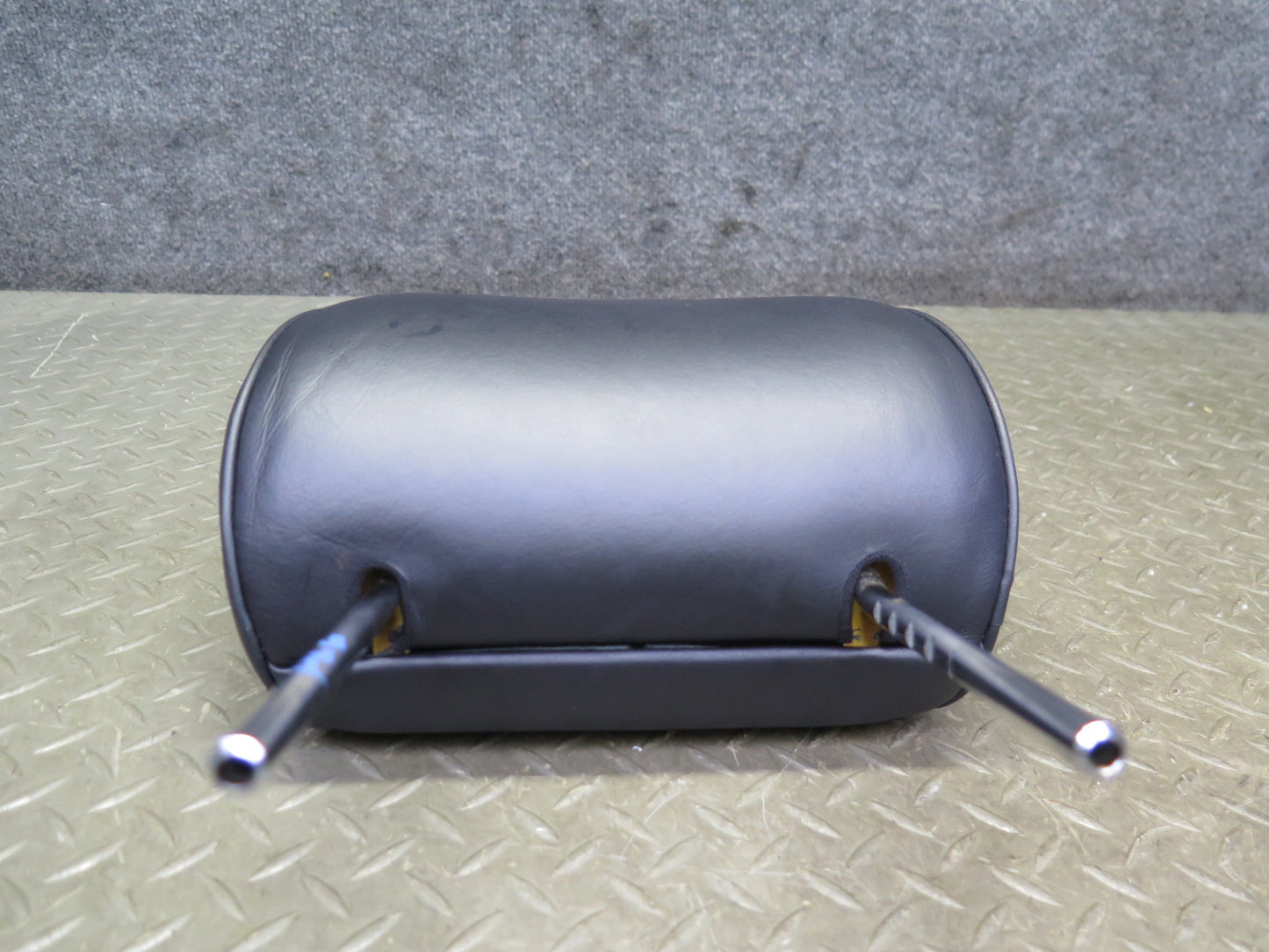03-05 Lexus UZS161L GS300 GS430 Set of 2 Front Seat Leather Headrest Black OEM