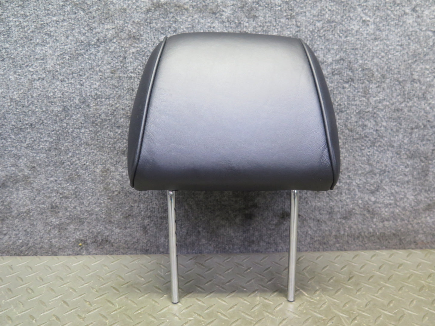 03-05 Lexus UZS161L GS300 GS430 Set of 2 Front Seat Leather Headrest Black OEM