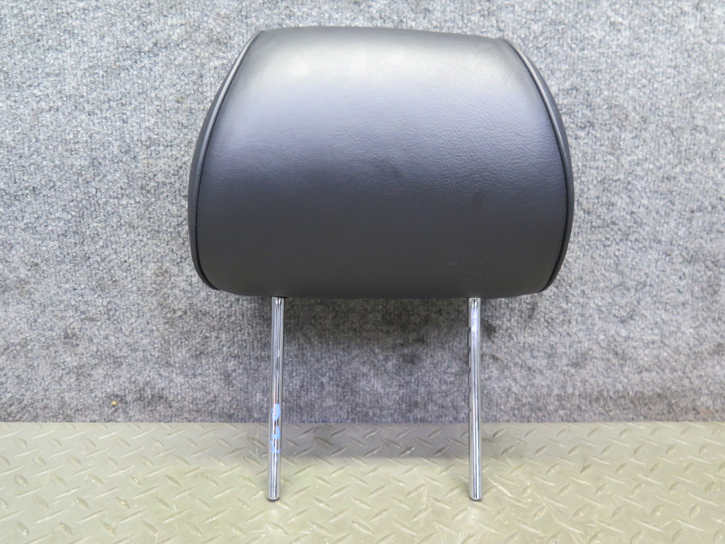 03-05 Lexus UZS161L GS300 GS430 Set of 2 Front Seat Leather Headrest Black OEM