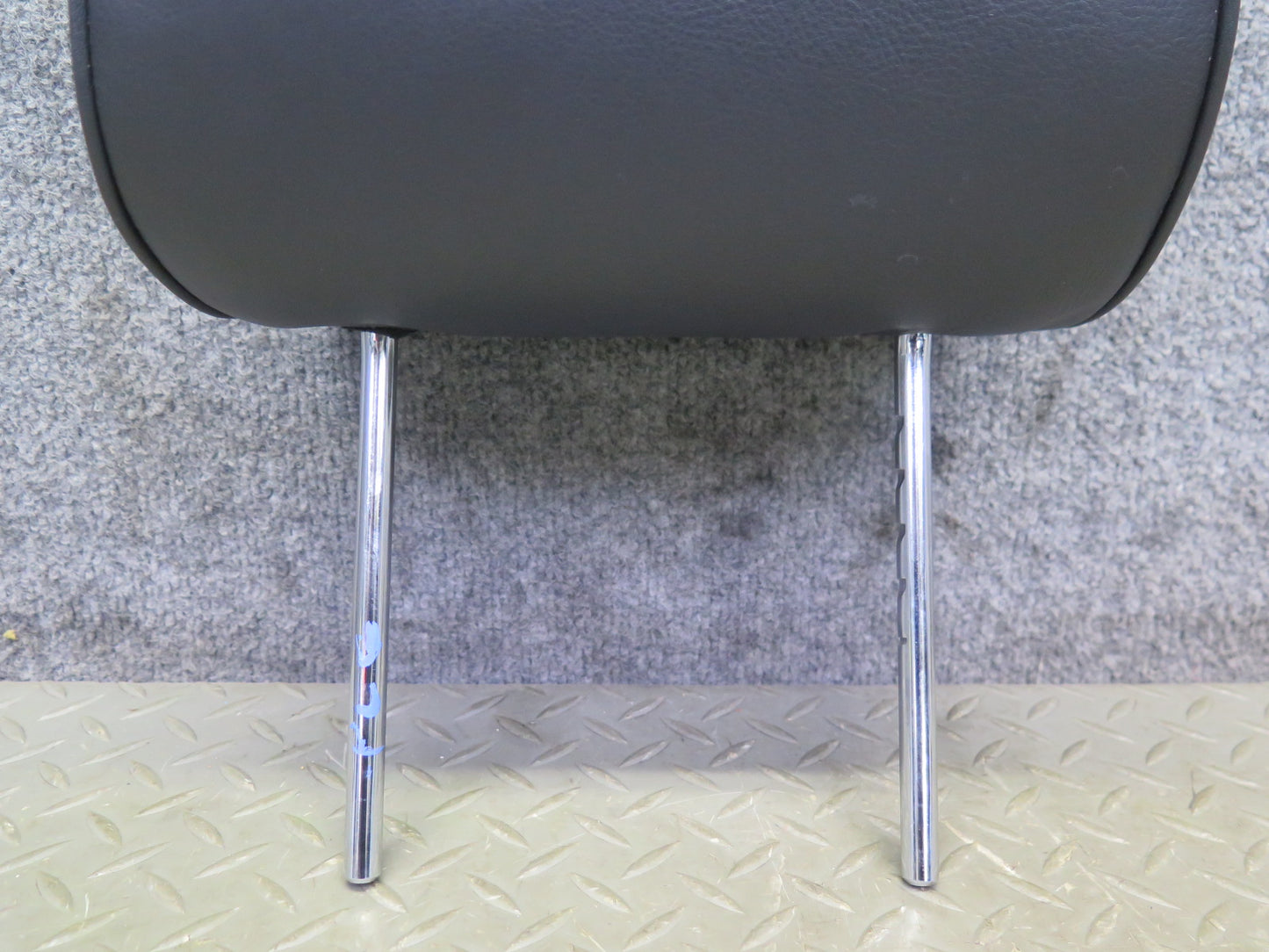 03-05 Lexus UZS161L GS300 GS430 Set of 2 Front Seat Leather Headrest Black OEM