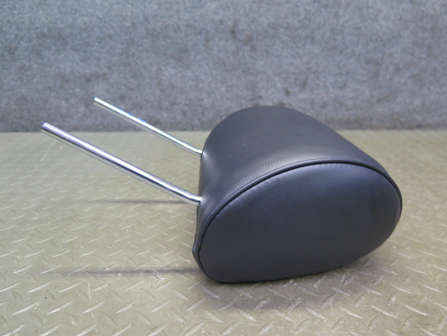 03-05 Lexus UZS161L GS300 GS430 Set of 2 Front Seat Leather Headrest Black OEM