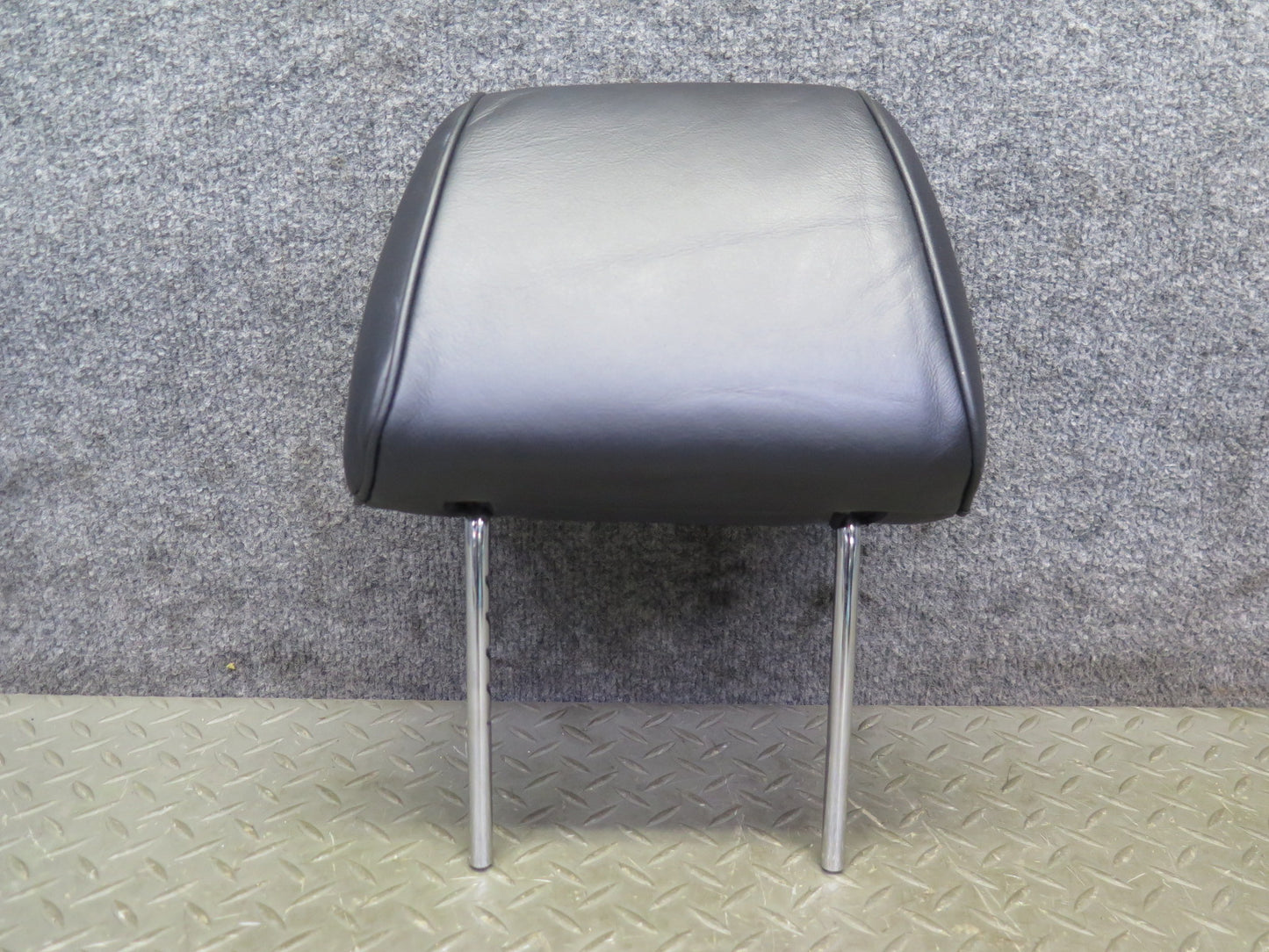 03-05 Lexus UZS161L GS300 GS430 Set of 2 Front Seat Leather Headrest Black OEM