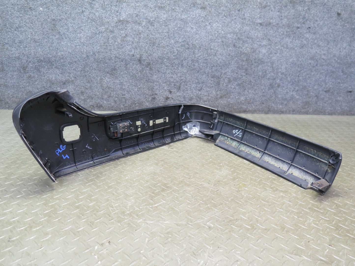 03-05 Lexus UZS161L GS430 Front Left Seat Trim Cover Panel w Switch Black OEM