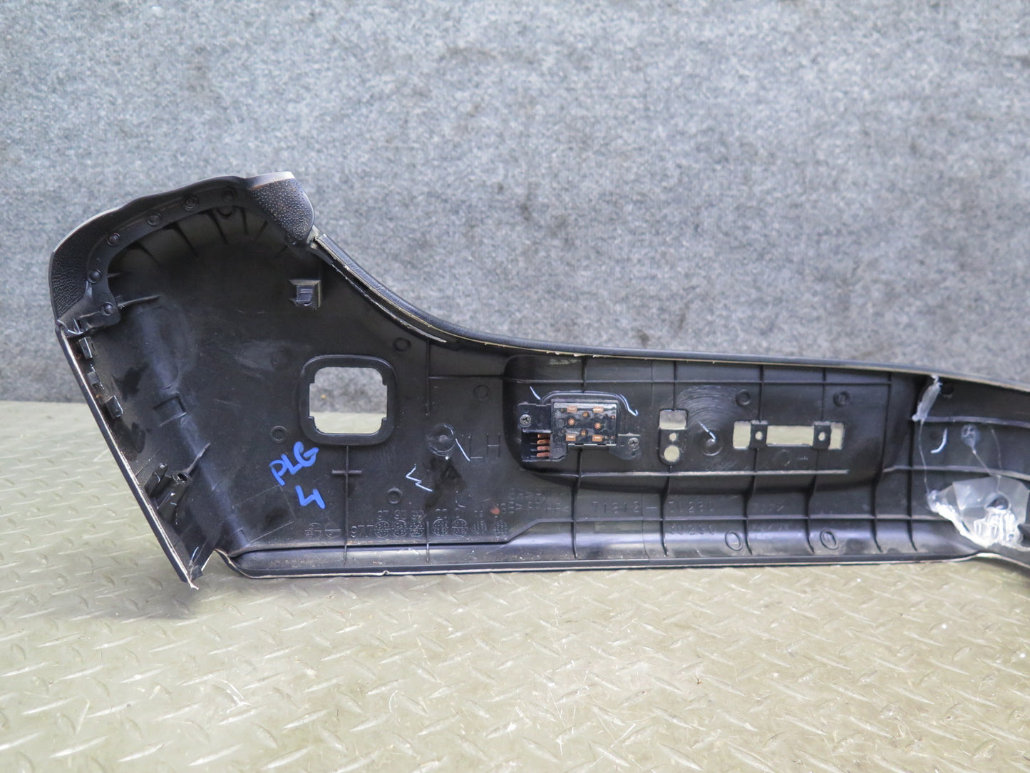 03-05 Lexus UZS161L GS430 Front Left Seat Trim Cover Panel w Switch Black OEM