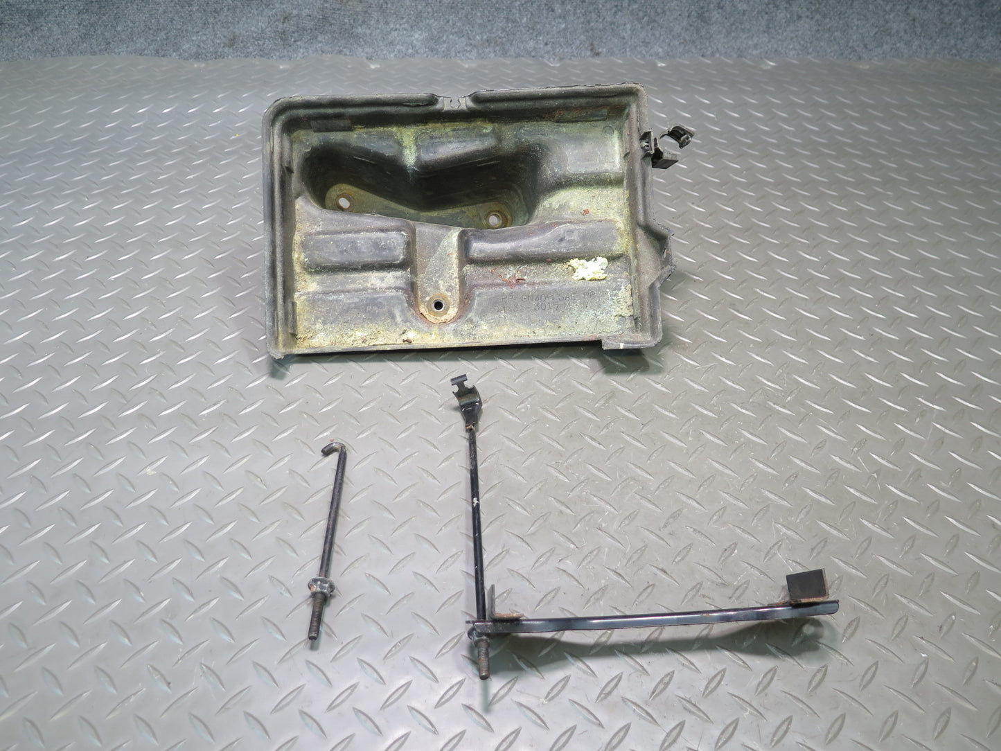 98-05 Lexus UZS161L GS430 GS300 GS400 Battery Tray Base Holder Bracket Set OEM