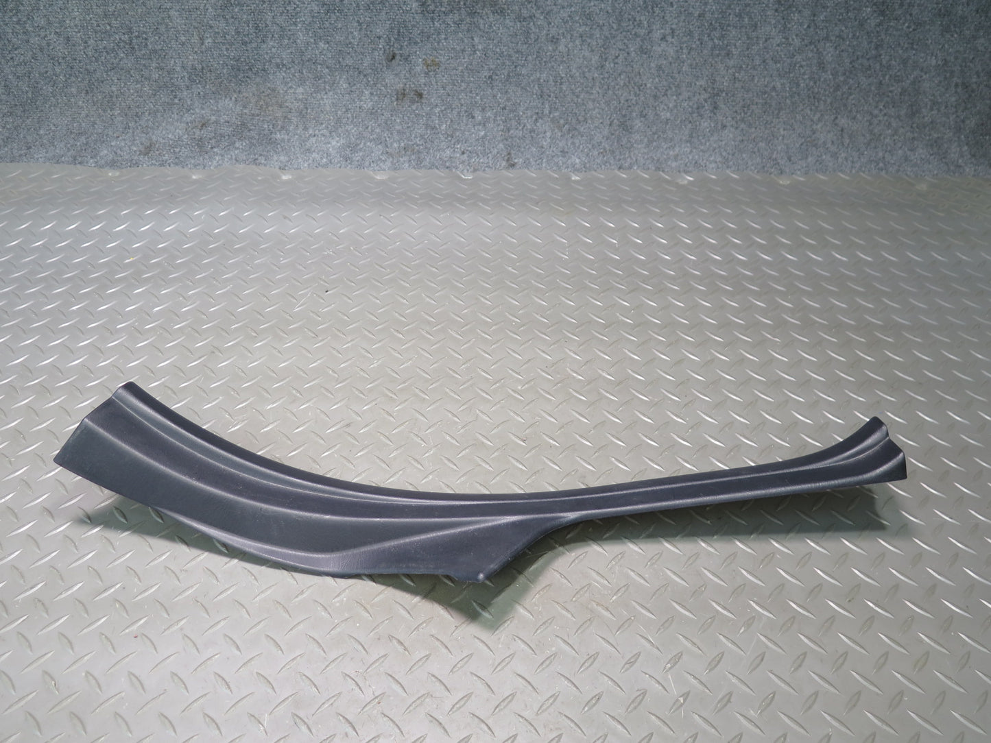 98-05 Lexus UZS161L GS430 Rear Left Door Scuff Sill Plate Trim Cover Black OEM