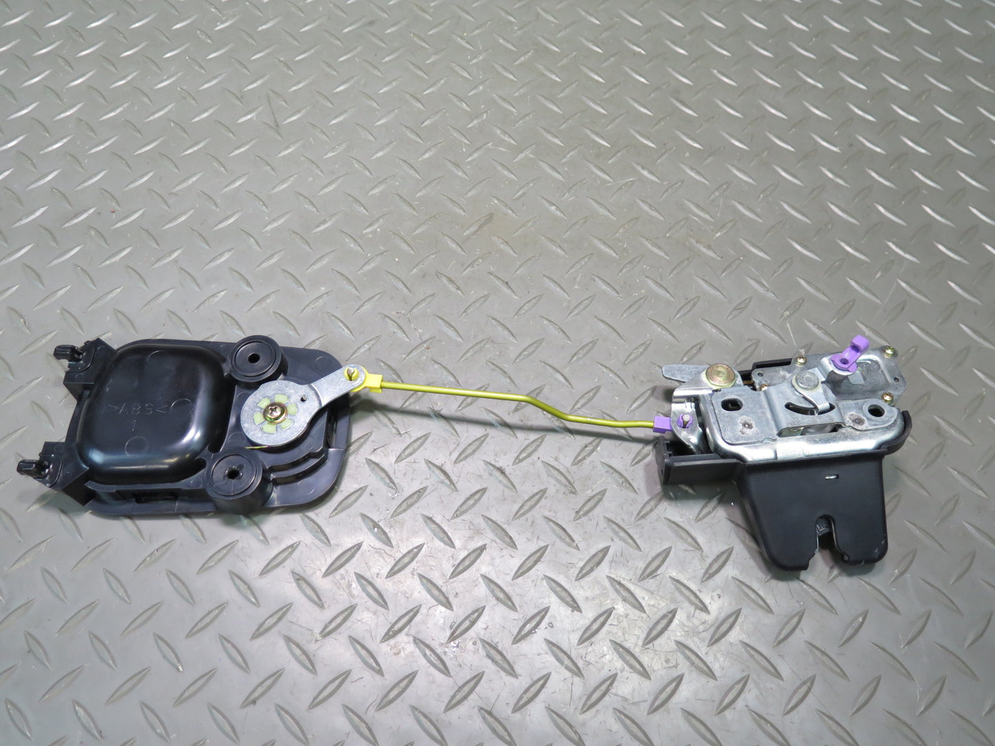 01-05 Lexus UZS161L GS430 GS300 Rear Trunk Lock Latch Actuator w Pull Handle OEM