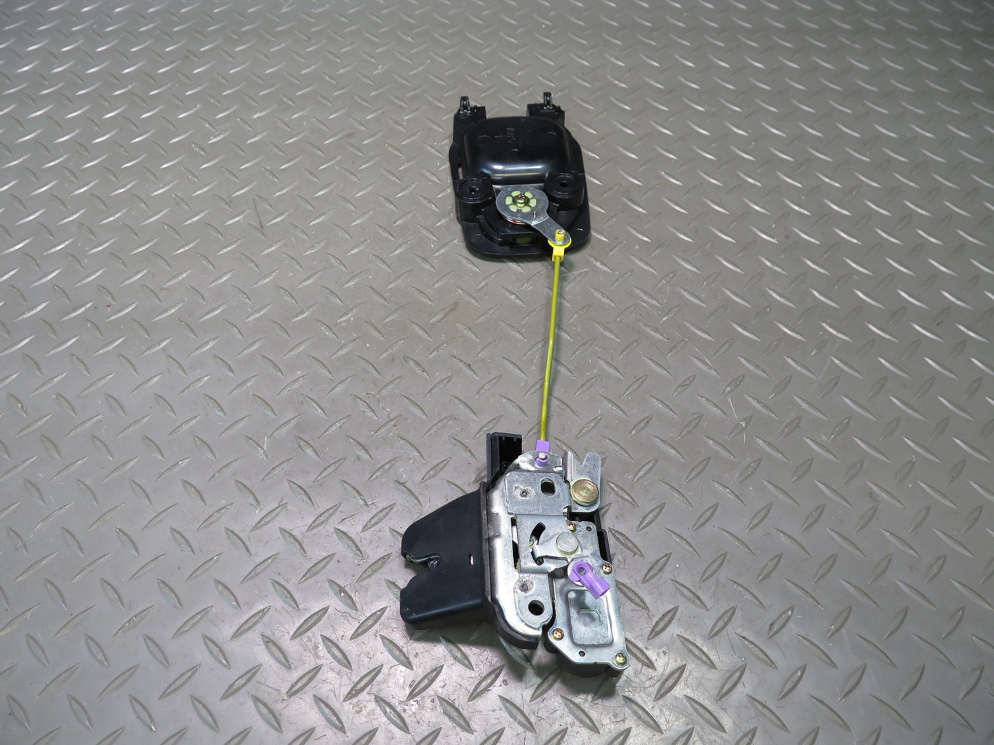 01-05 Lexus UZS161L GS430 GS300 Rear Trunk Lock Latch Actuator w Pull Handle OEM