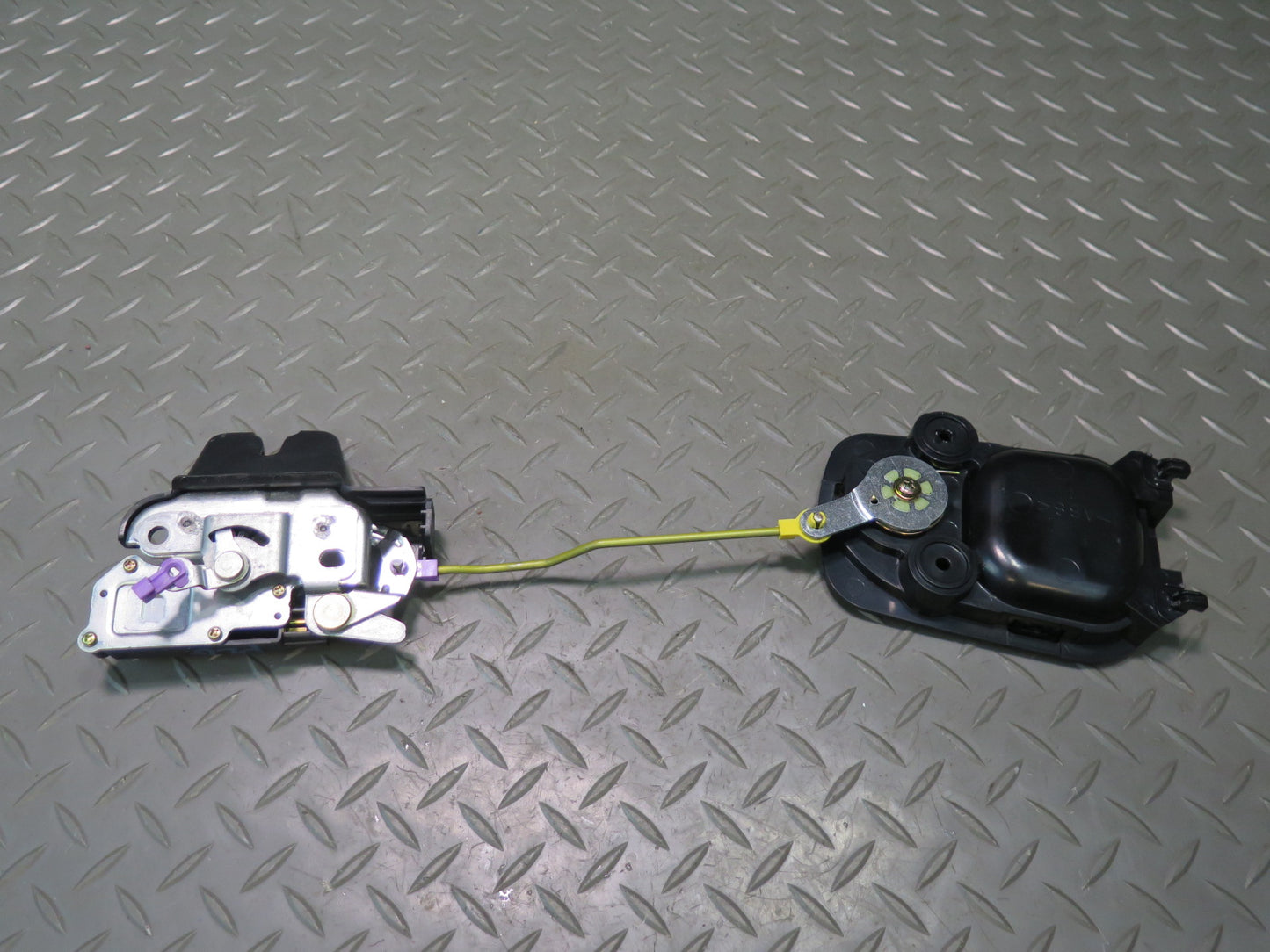 01-05 Lexus UZS161L GS430 GS300 Rear Trunk Lock Latch Actuator w Pull Handle OEM