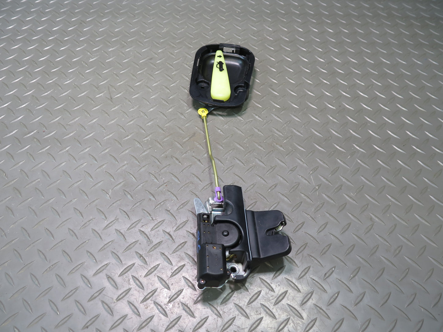 01-05 Lexus UZS161L GS430 GS300 Rear Trunk Lock Latch Actuator w Pull Handle OEM