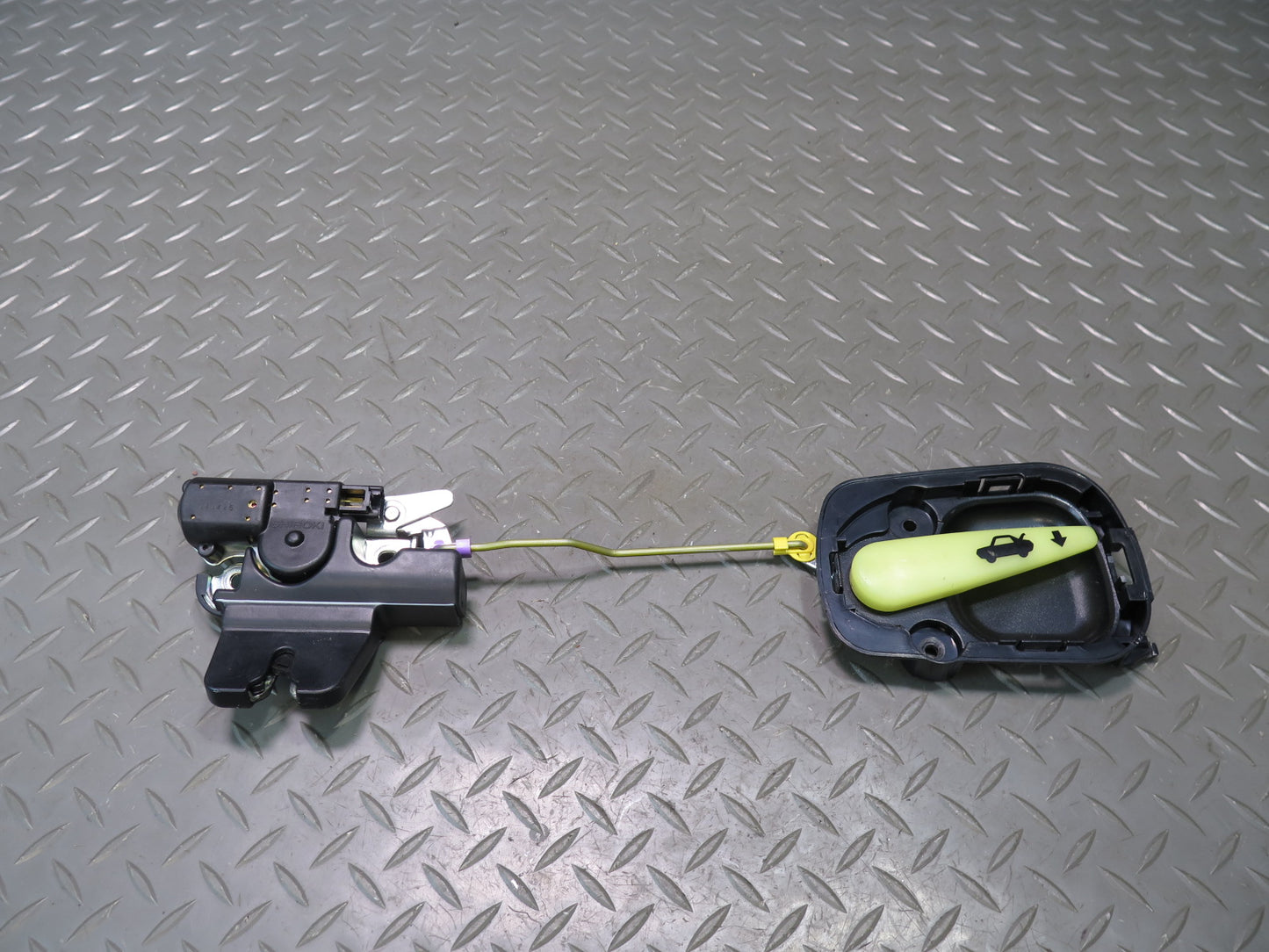 01-05 Lexus UZS161L GS430 GS300 Rear Trunk Lock Latch Actuator w Pull Handle OEM