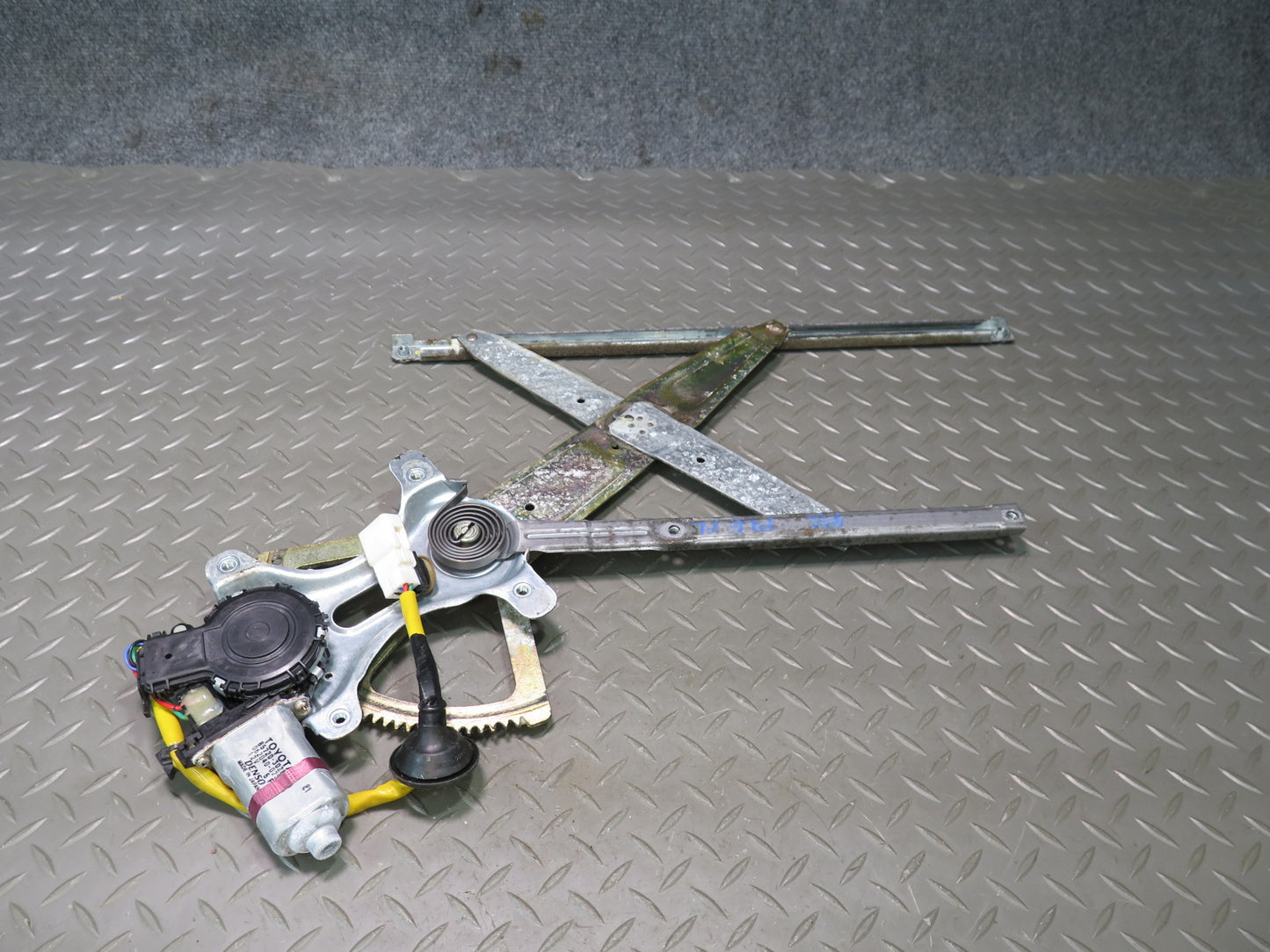 98-05 Lexus GS400 GS430 GS300 Front Left Door Window Regulator w Motor OEM