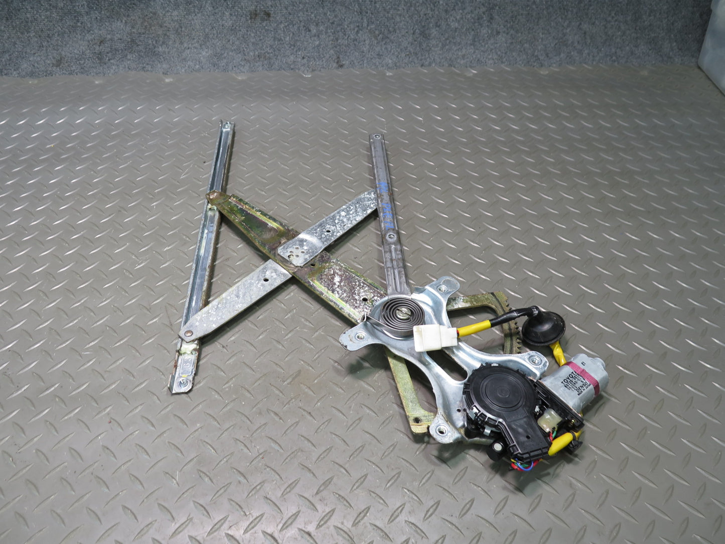 98-05 Lexus GS400 GS430 GS300 Front Left Door Window Regulator w Motor OEM