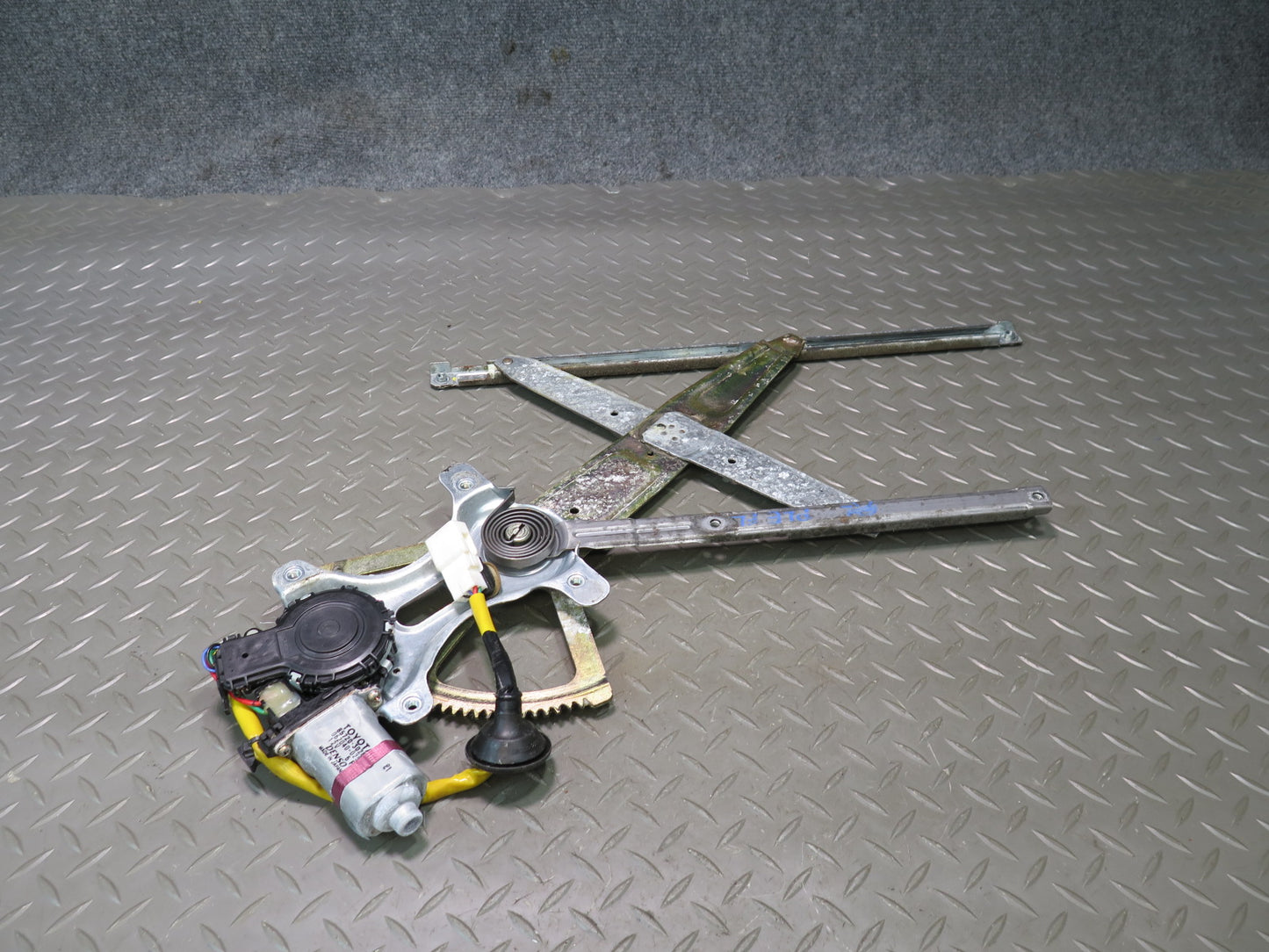 98-05 Lexus GS400 GS430 GS300 Front Left Door Window Regulator w Motor OEM