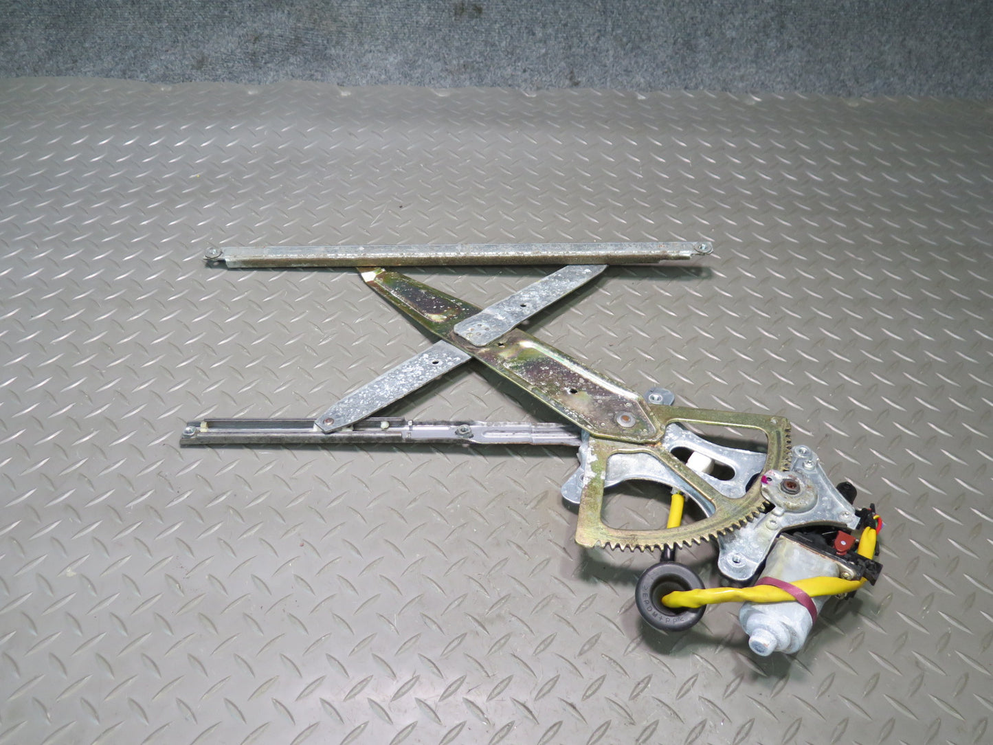 98-05 Lexus GS400 GS430 GS300 Front Left Door Window Regulator w Motor OEM