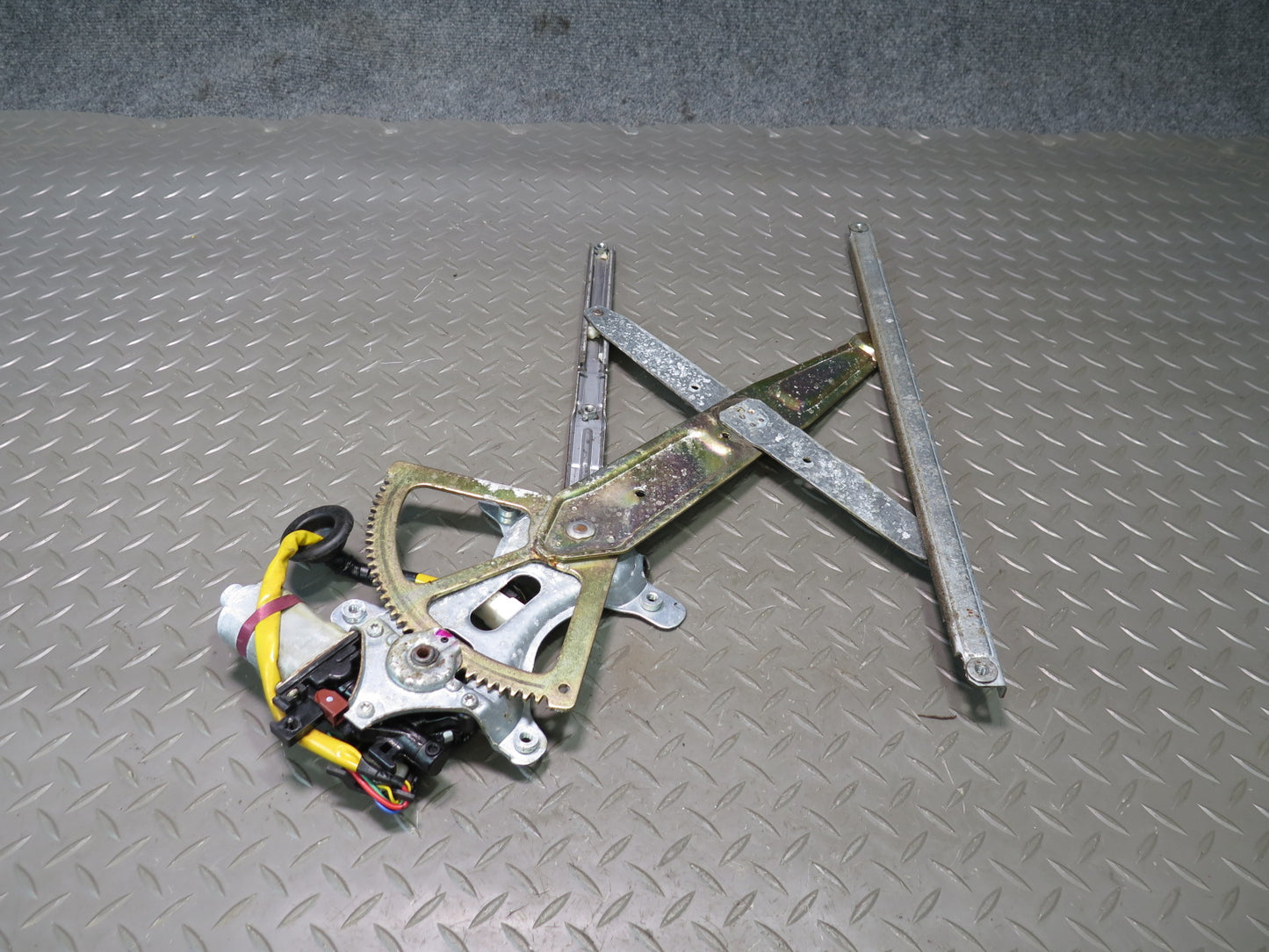 98-05 Lexus GS400 GS430 GS300 Front Left Door Window Regulator w Motor OEM