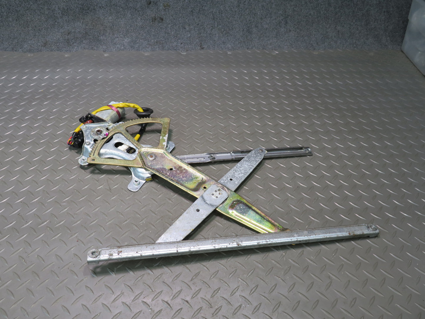 98-05 Lexus GS400 GS430 GS300 Front Left Door Window Regulator w Motor OEM