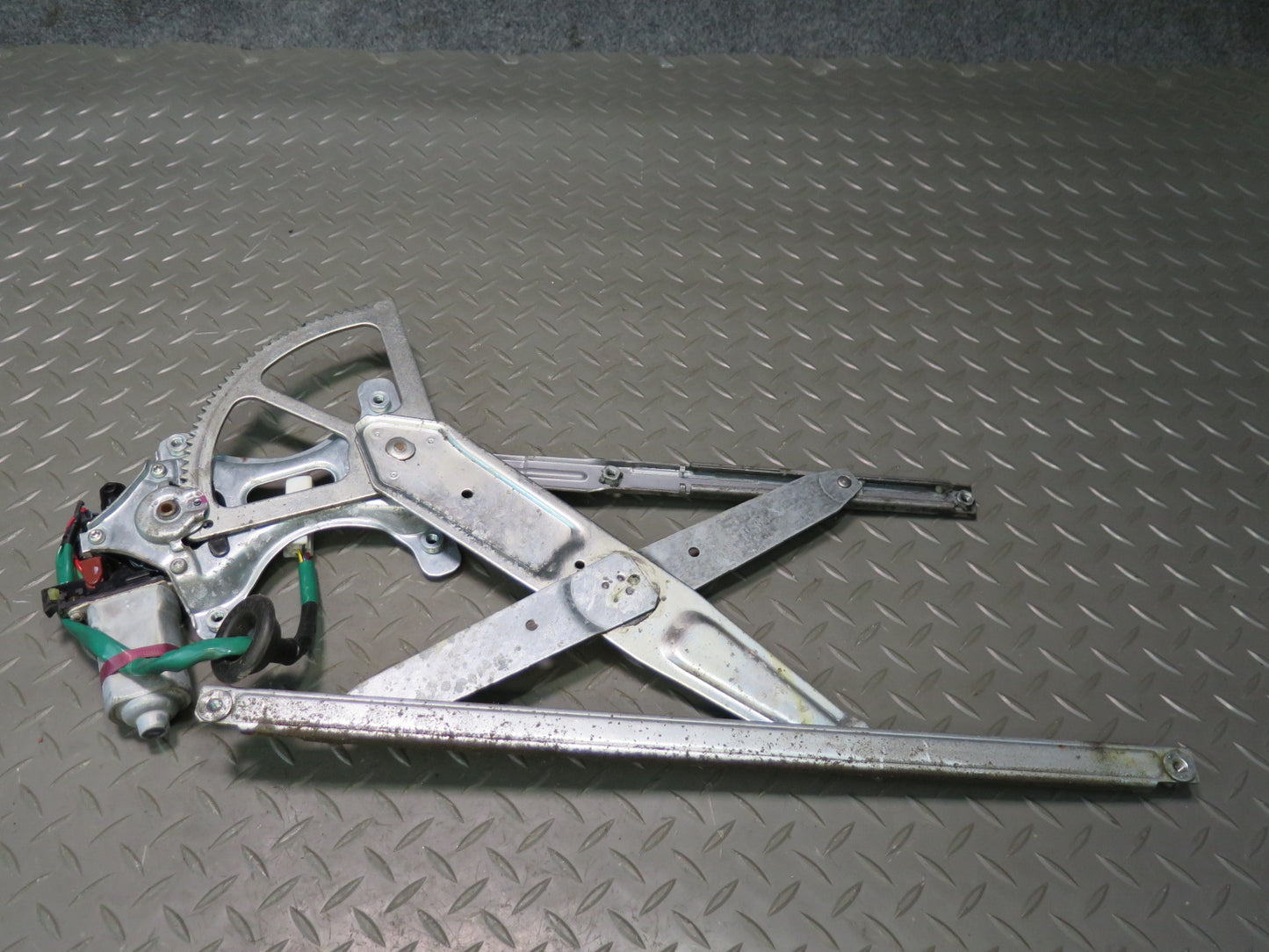 98-05 Lexus GS400 GS430 GS300 Front Right Door Window Regulator w Motor OEM